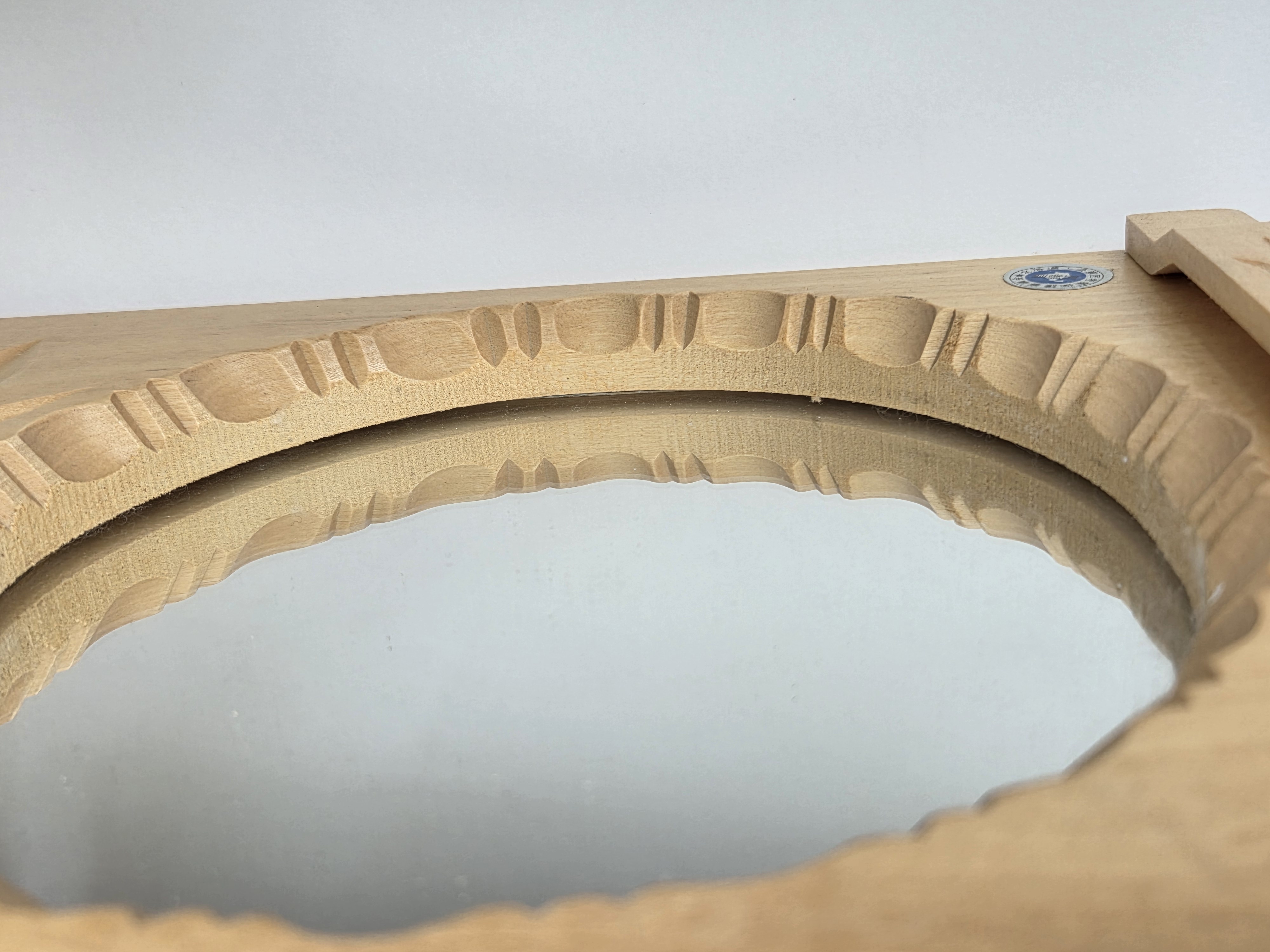 Vintage rankų darbo Ainu Carving pakabinamas veidrodis