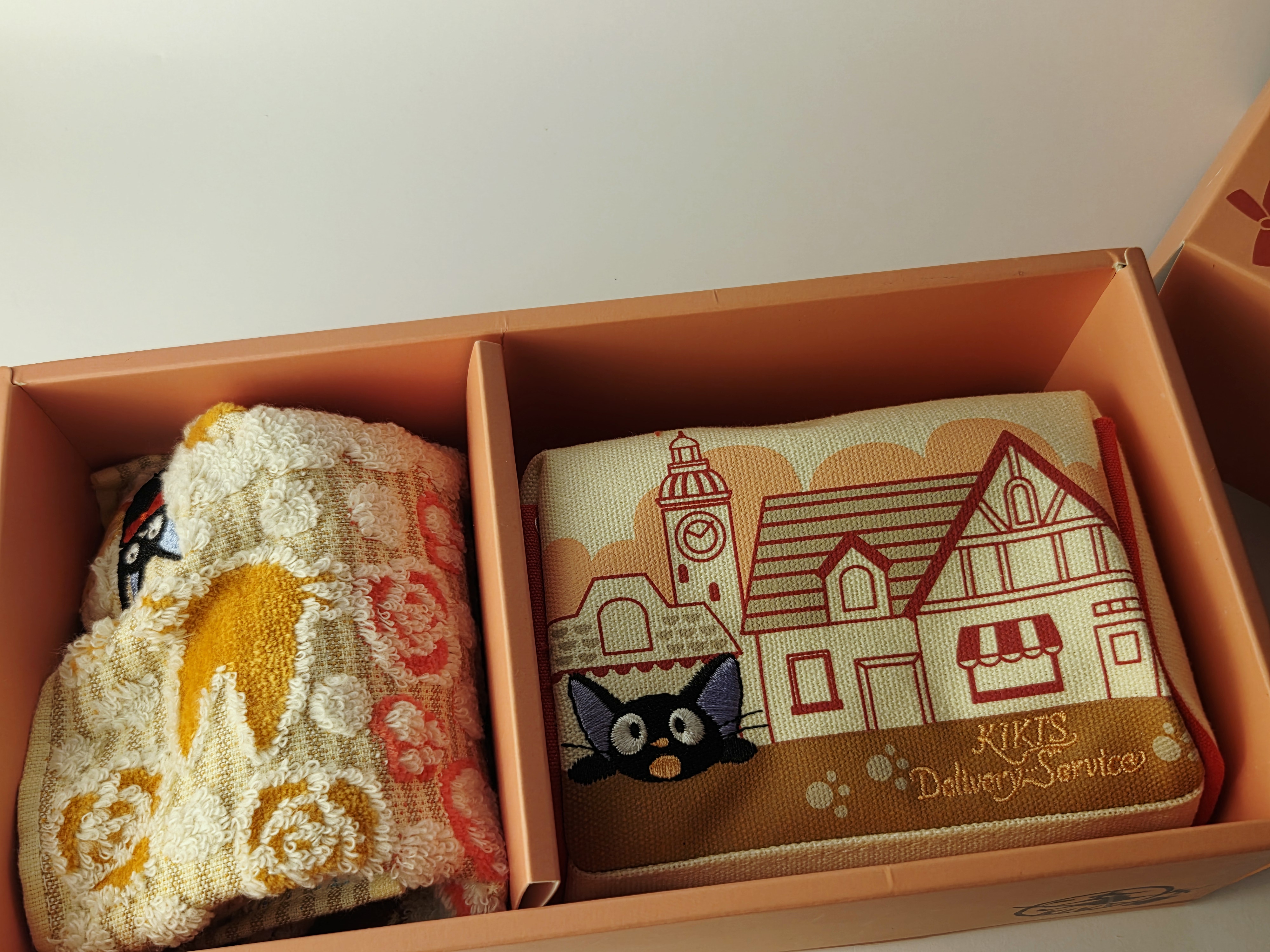Studio Ghibli „Kiki's Delivery Service“ kosmetinės ir rankšluostėlio dovanų rinkinys