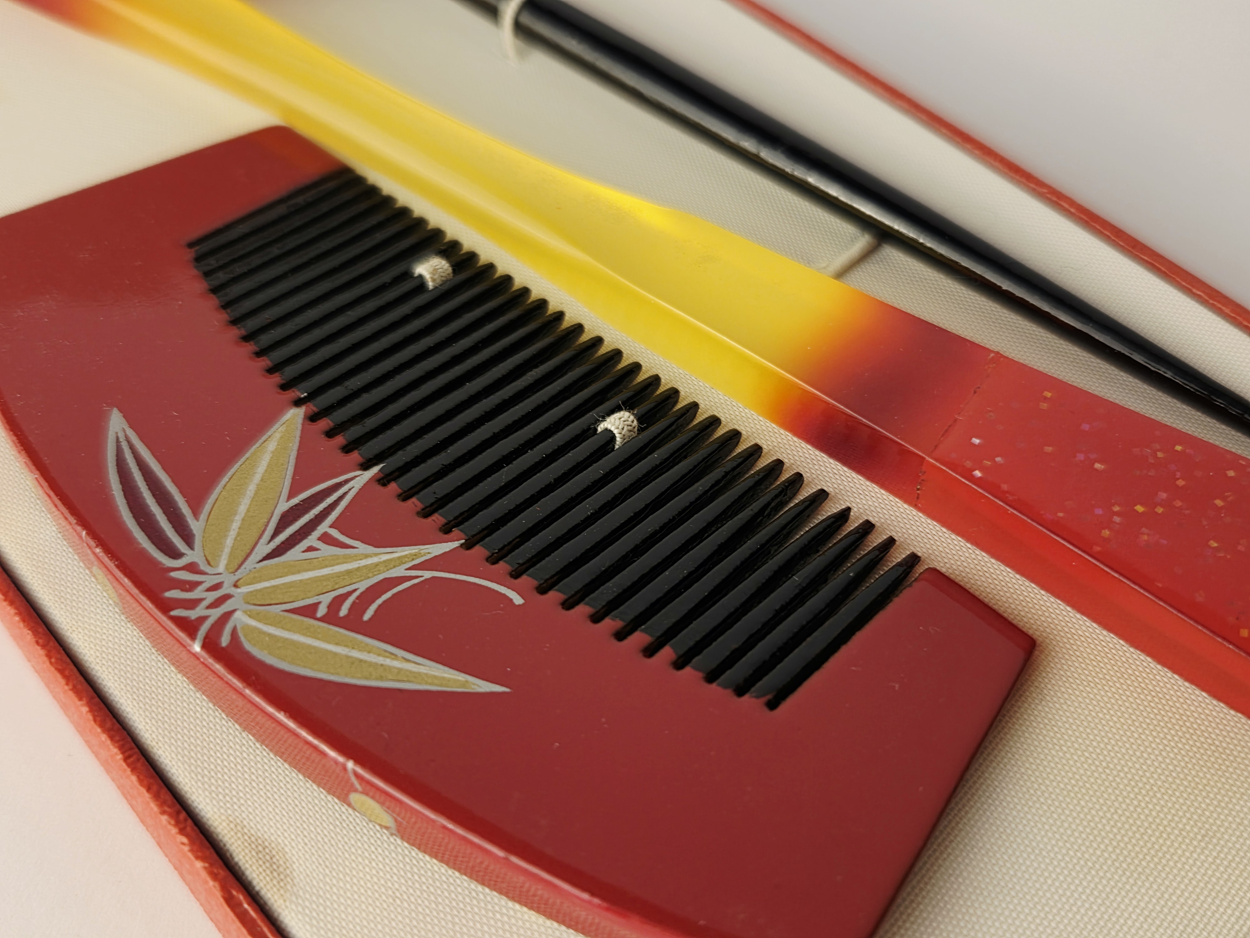 Vintage japoniškas Kanzashi plaukų aksesuarų rinkinys dėžutėje
