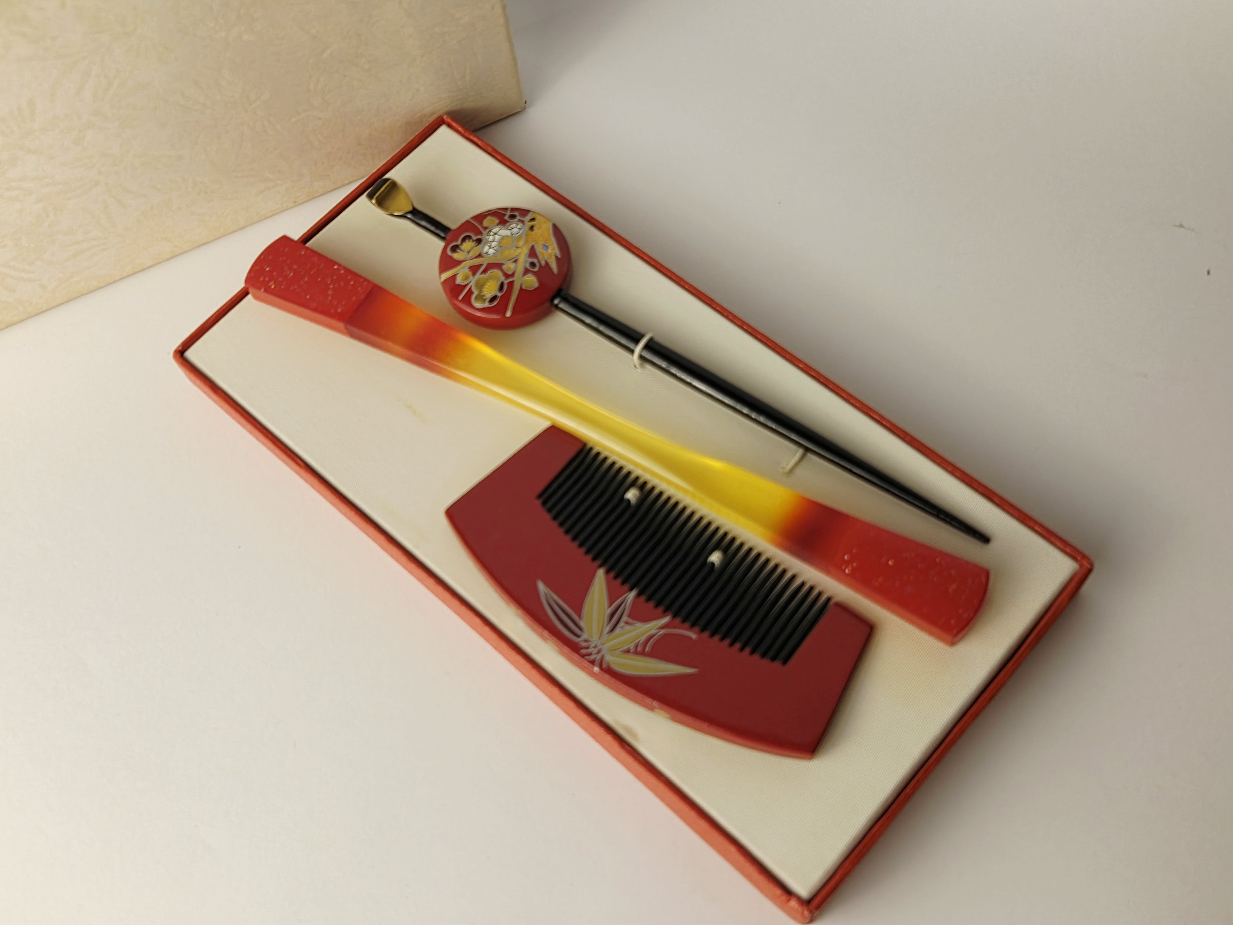 Vintage japoniškas Kanzashi plaukų aksesuarų rinkinys dėžutėje