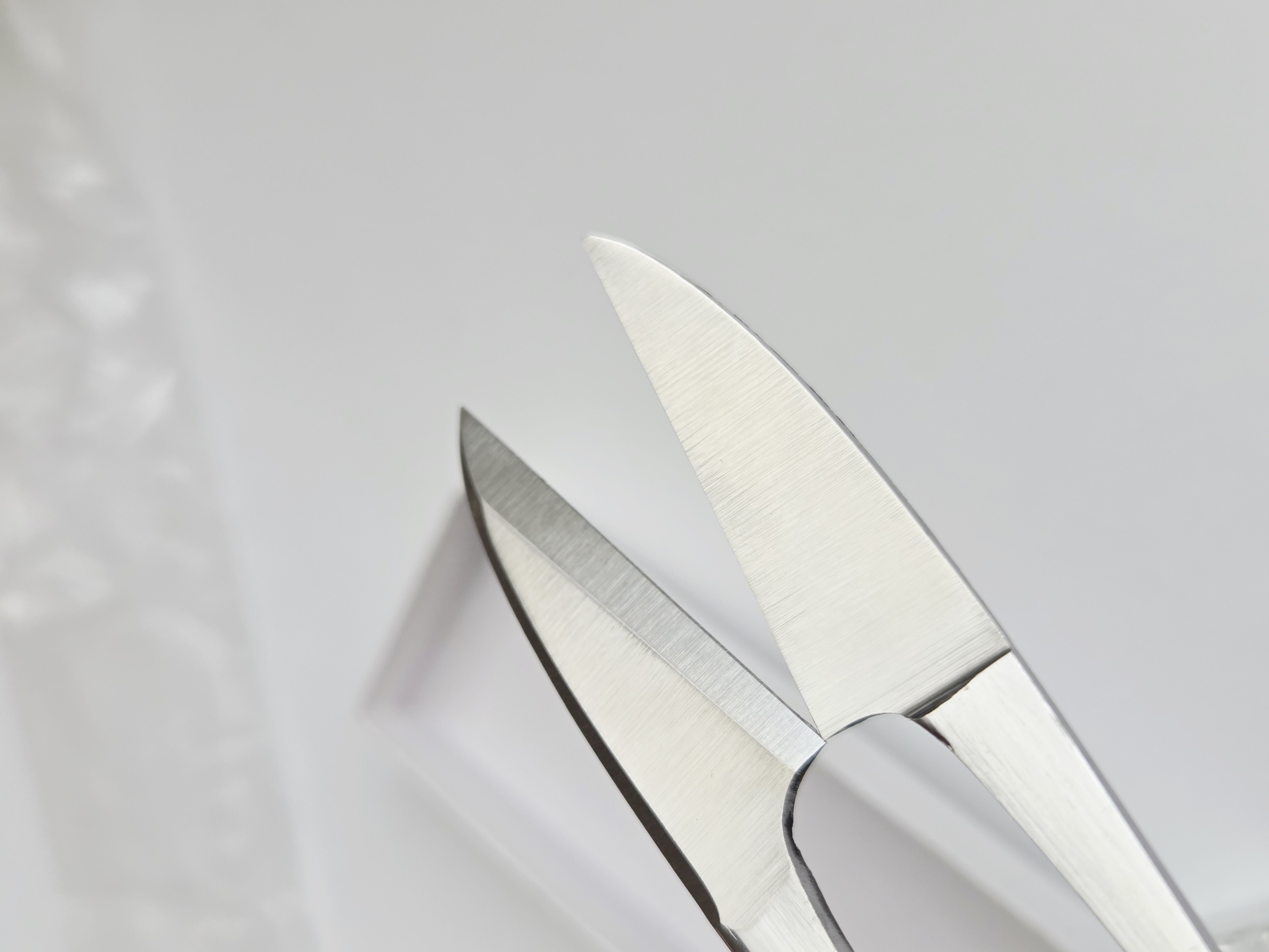 Japoniškos siūlų žirklutės (糸切りばさみ – itokiri basami)