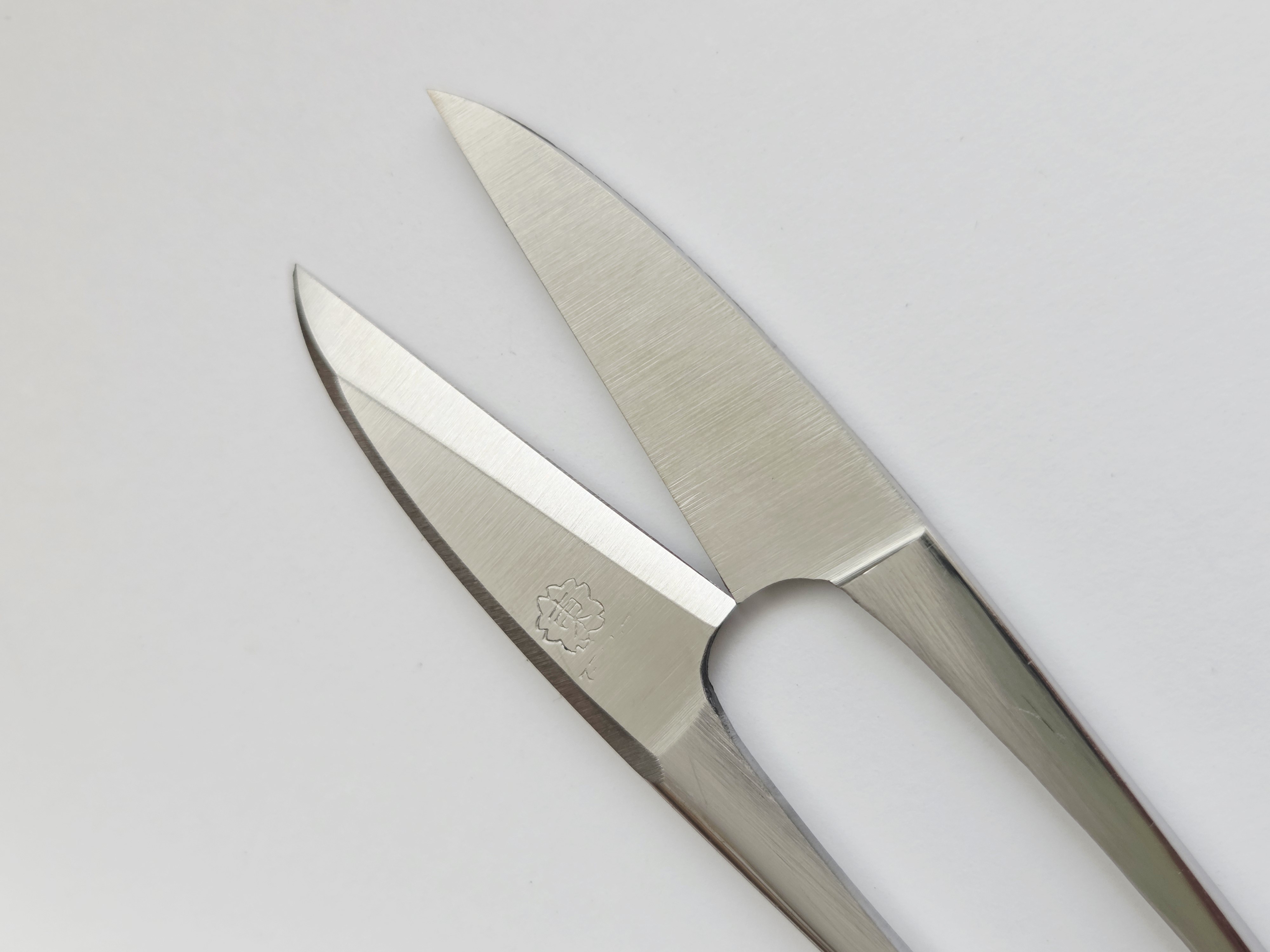 Japoniškos siūlų žirklutės (糸切りばさみ – itokiri basami)