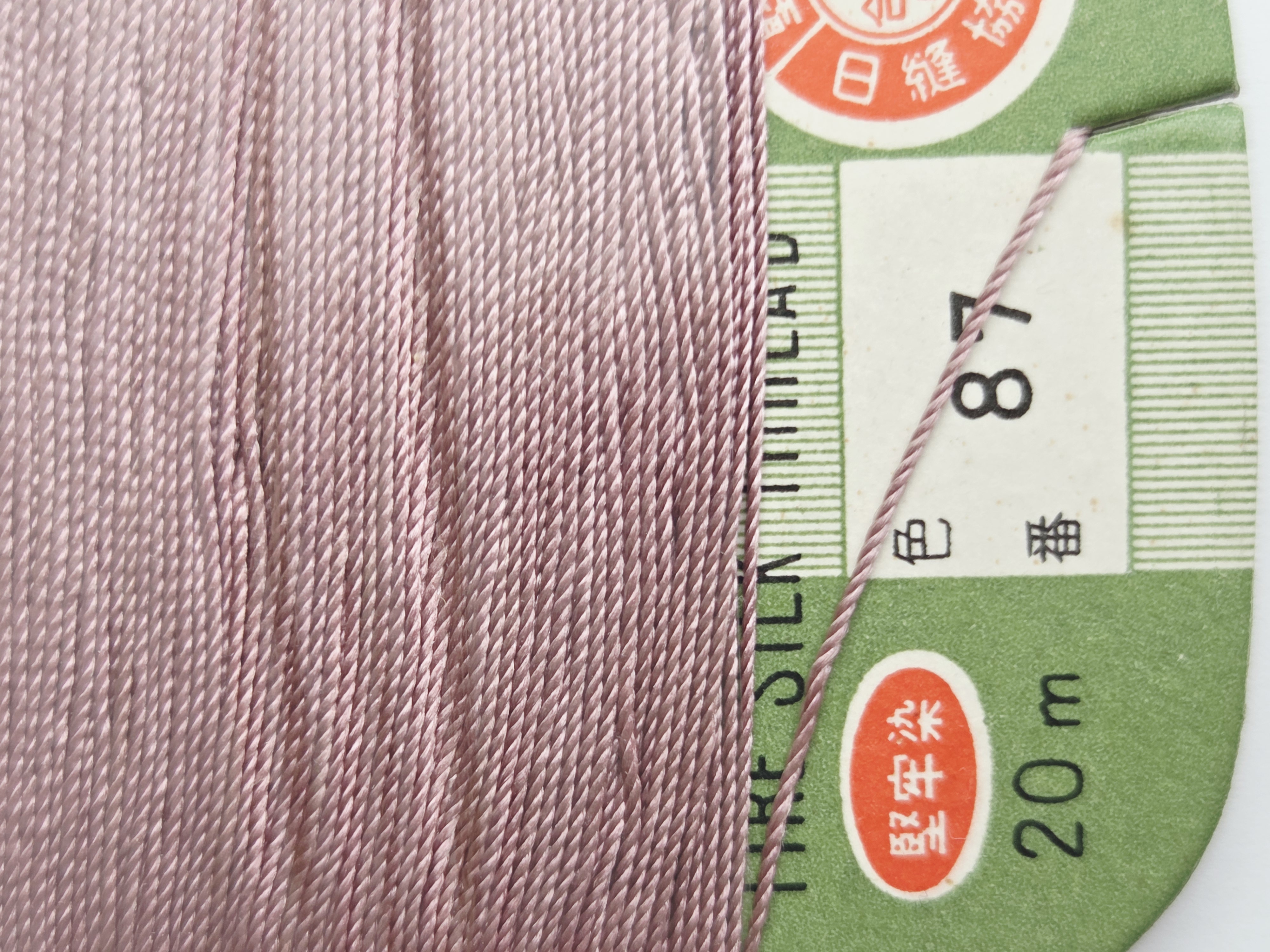 Tire 100% šilko siūlas