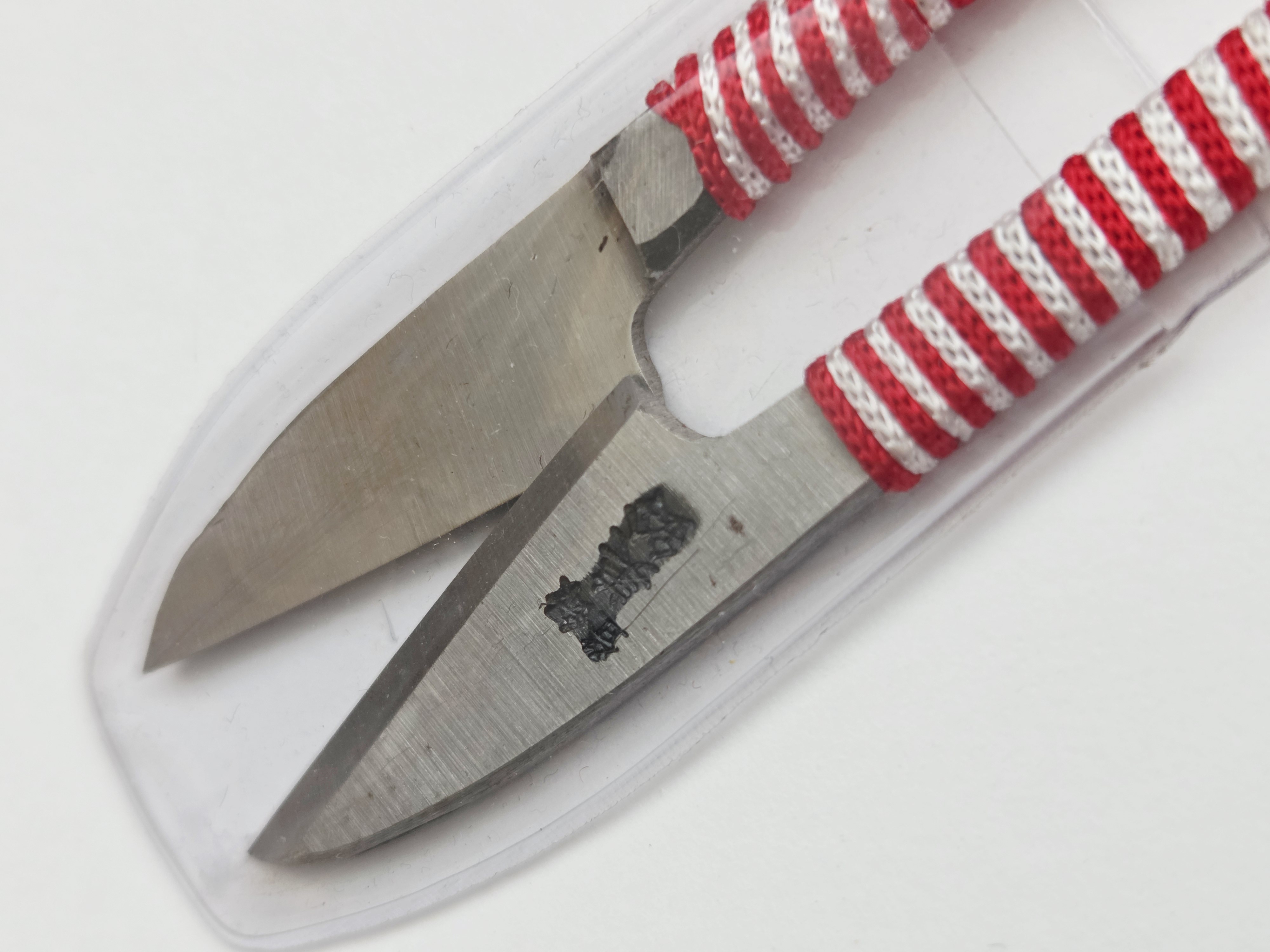 Japoniškos siūlų žirklutės (糸切りばさみ – itokiri basami)