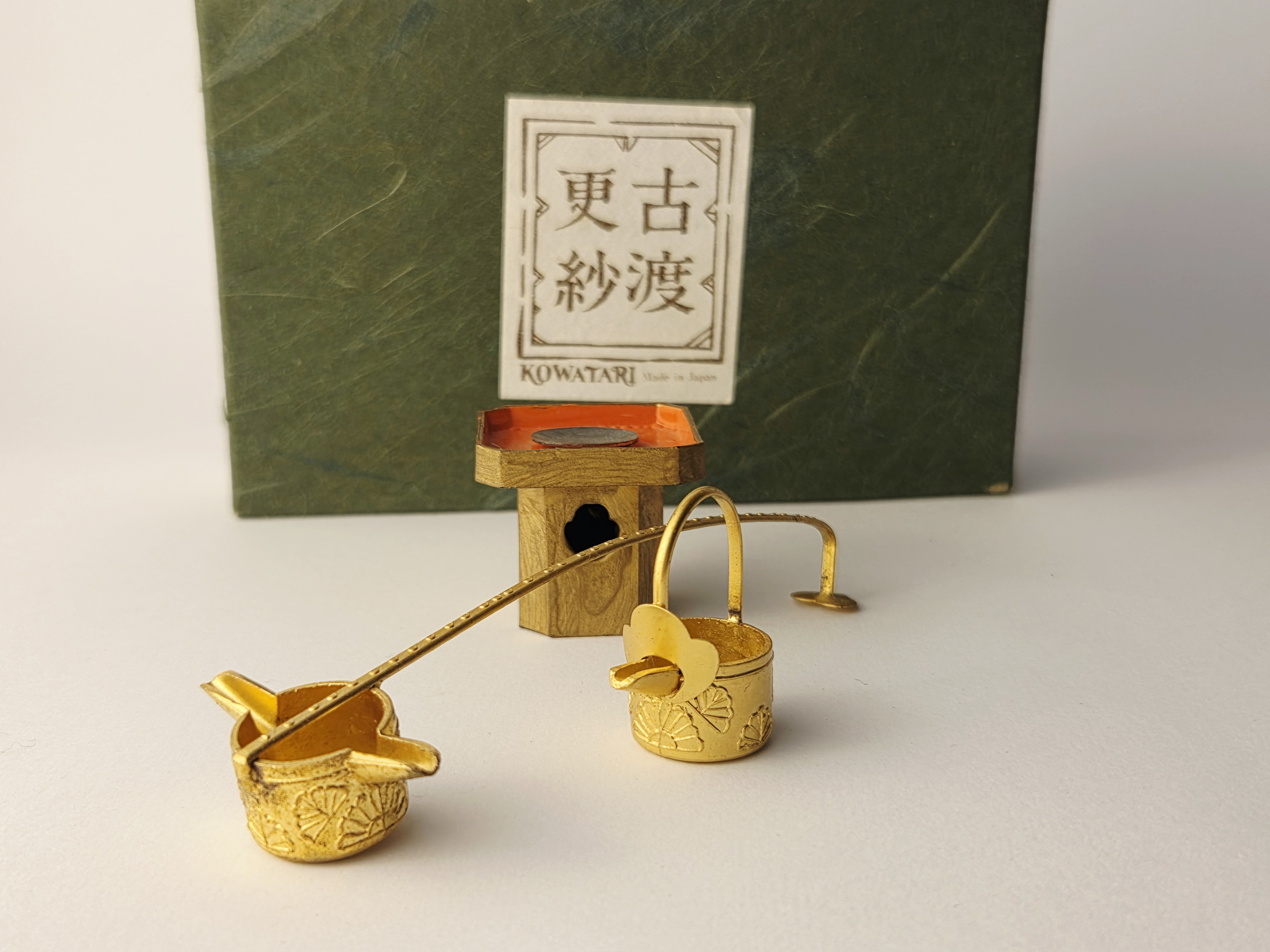 Vintage japoniškų „Hina Matsuri“ miniatiūrinių aksesuarų rinkinys