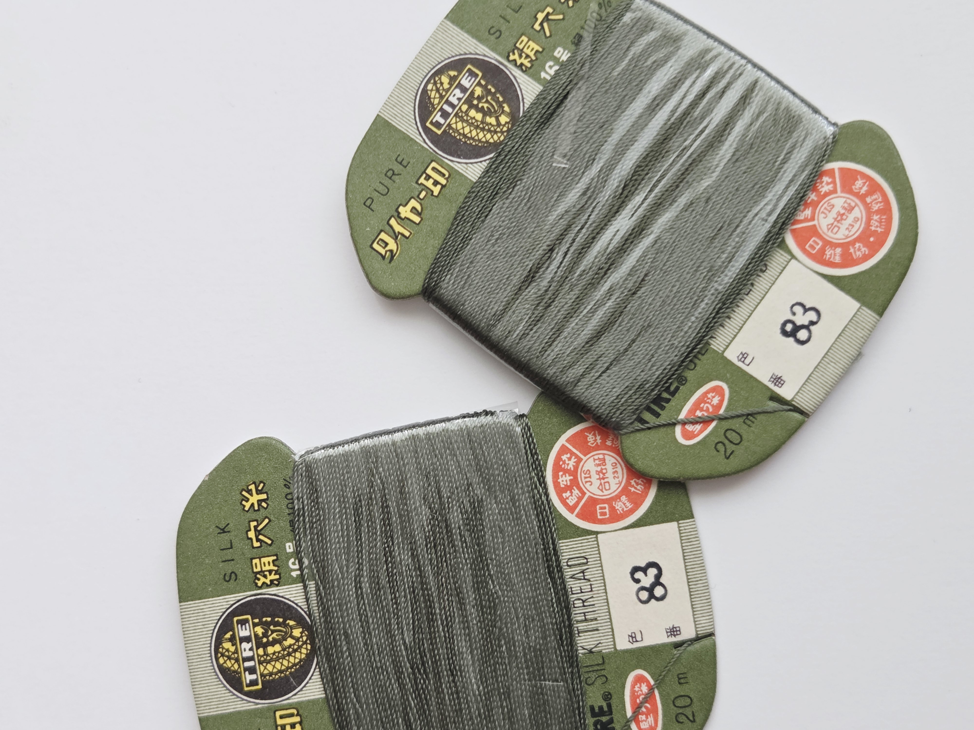 Tire 100% šilko siūlas