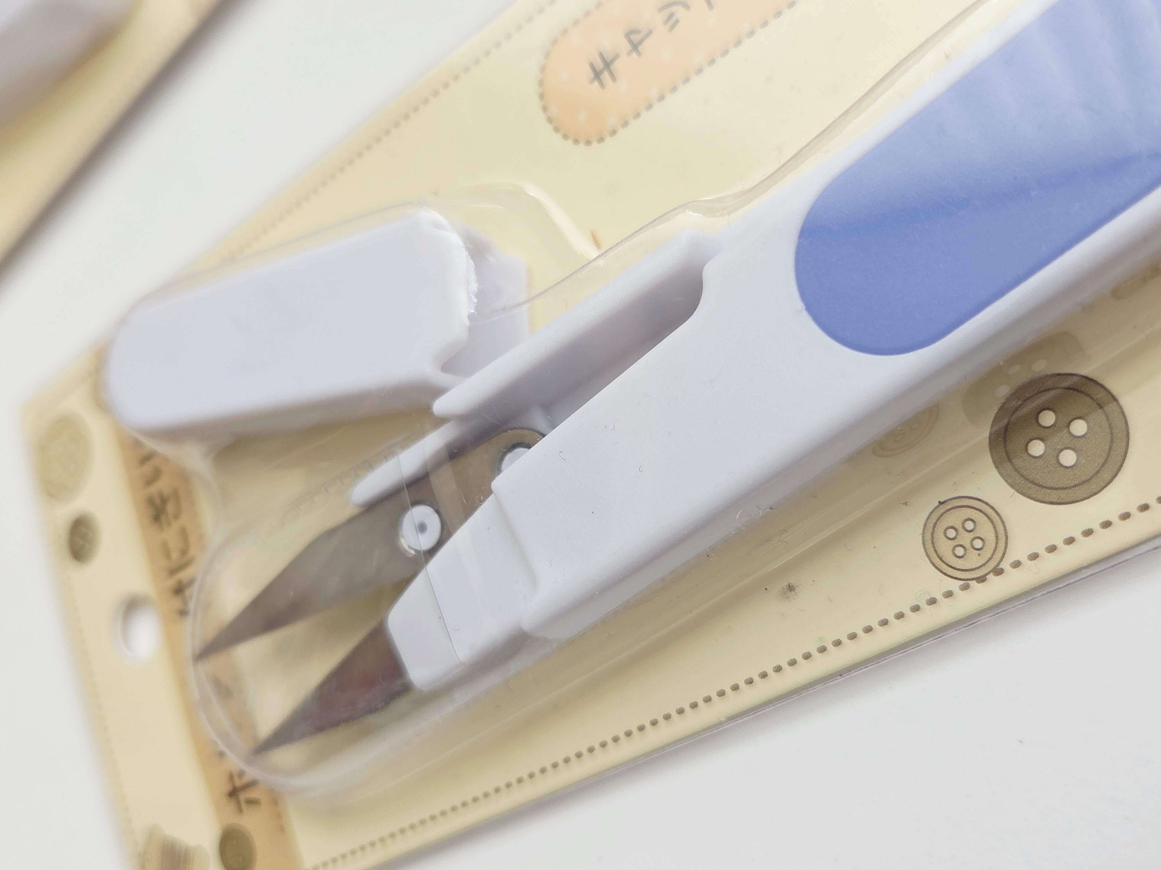 Japoniškos siūlų žirklutės (糸切りばさみ – itokiri basami)