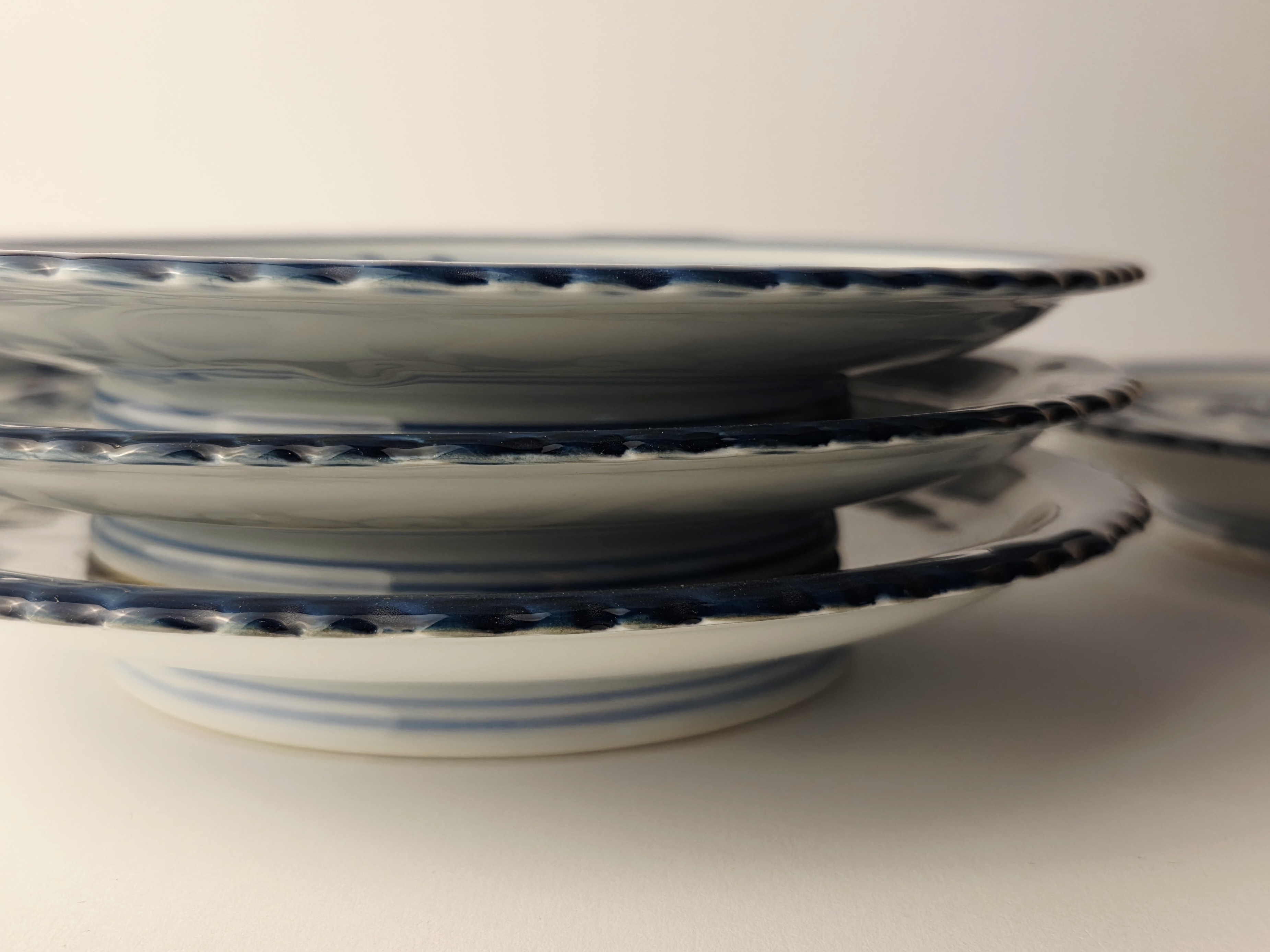 Vintage Arita-yaki porceliano lėkščių rinkinys „Karakusa“ (5 vnt.)