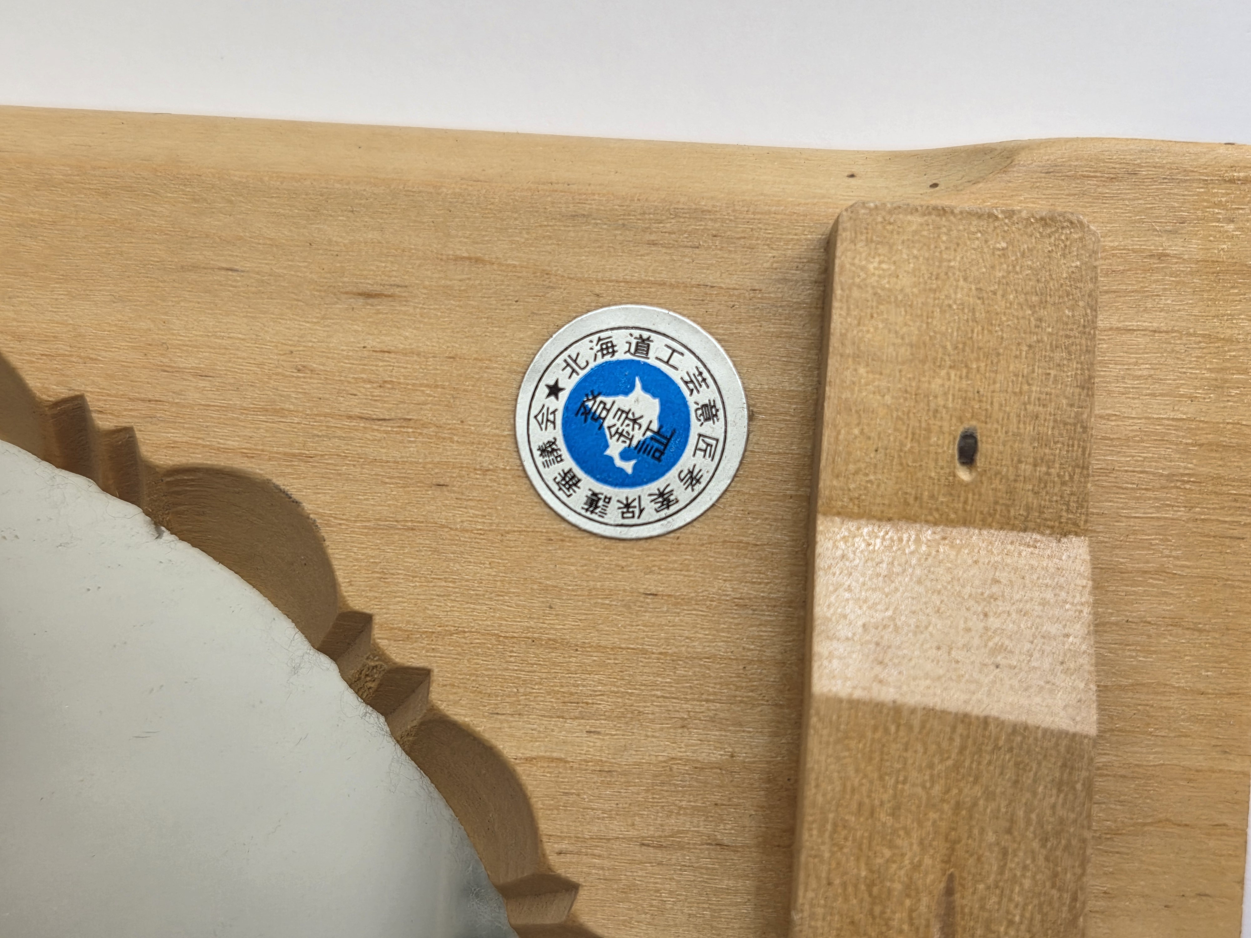 Vintage rankų darbo Ainu Carving pakabinamas veidrodis