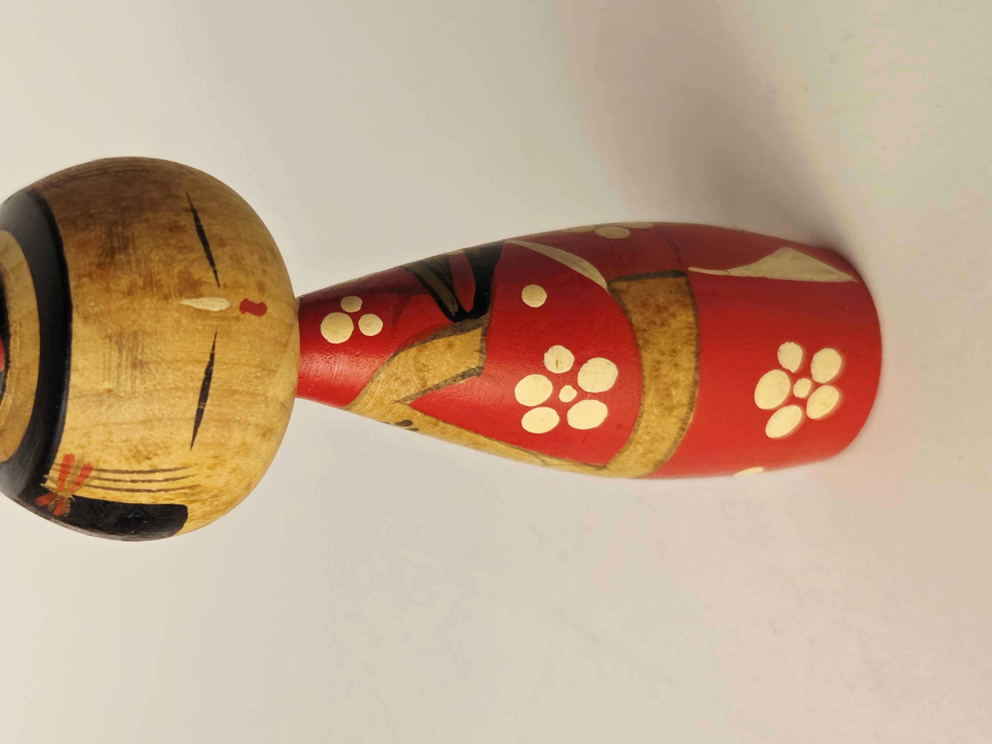 Vintage mini japoniška Kokeshi lėlė raudonu kimono