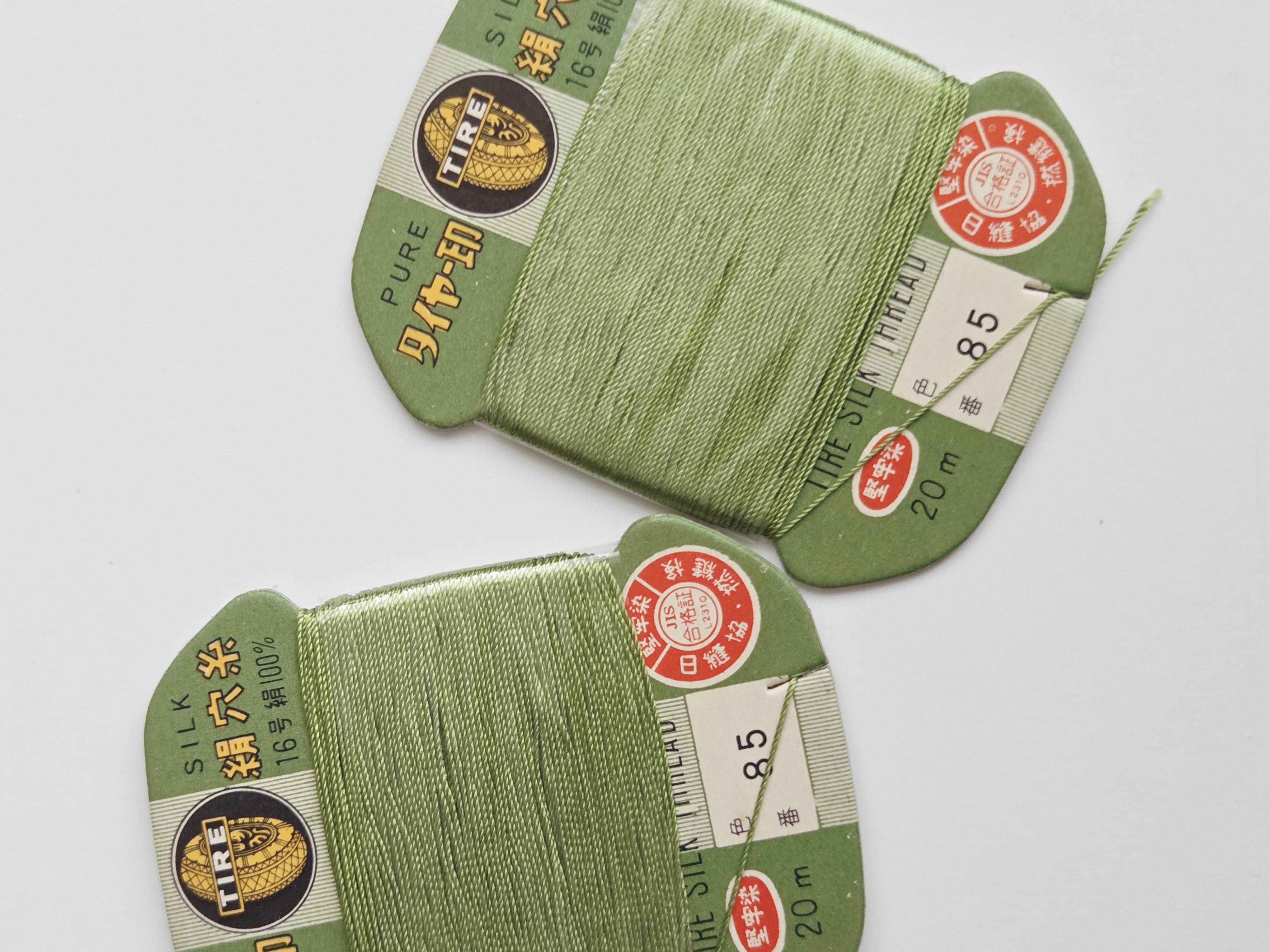Tire 100% šilko siūlas