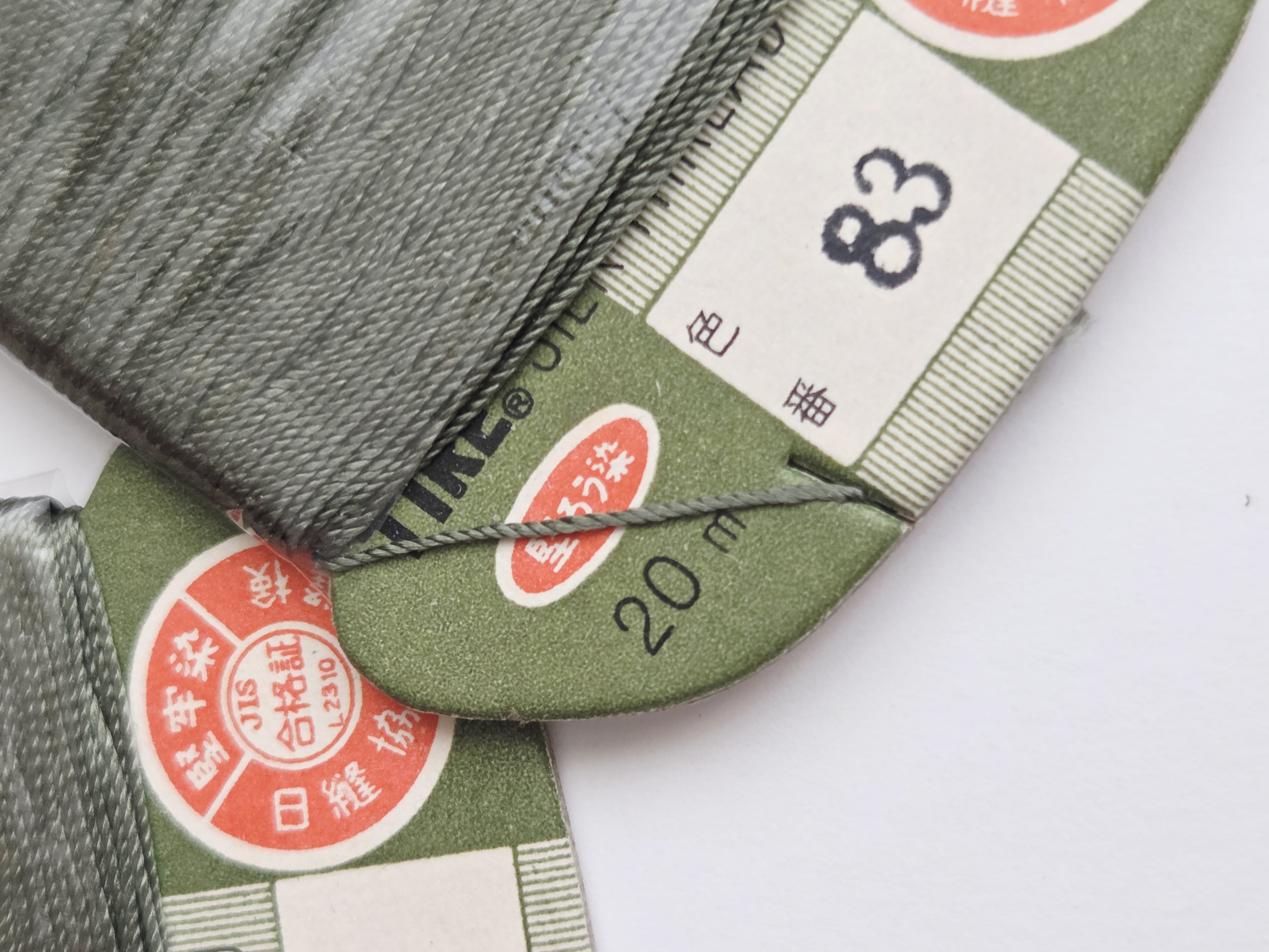 Tire 100% šilko siūlas