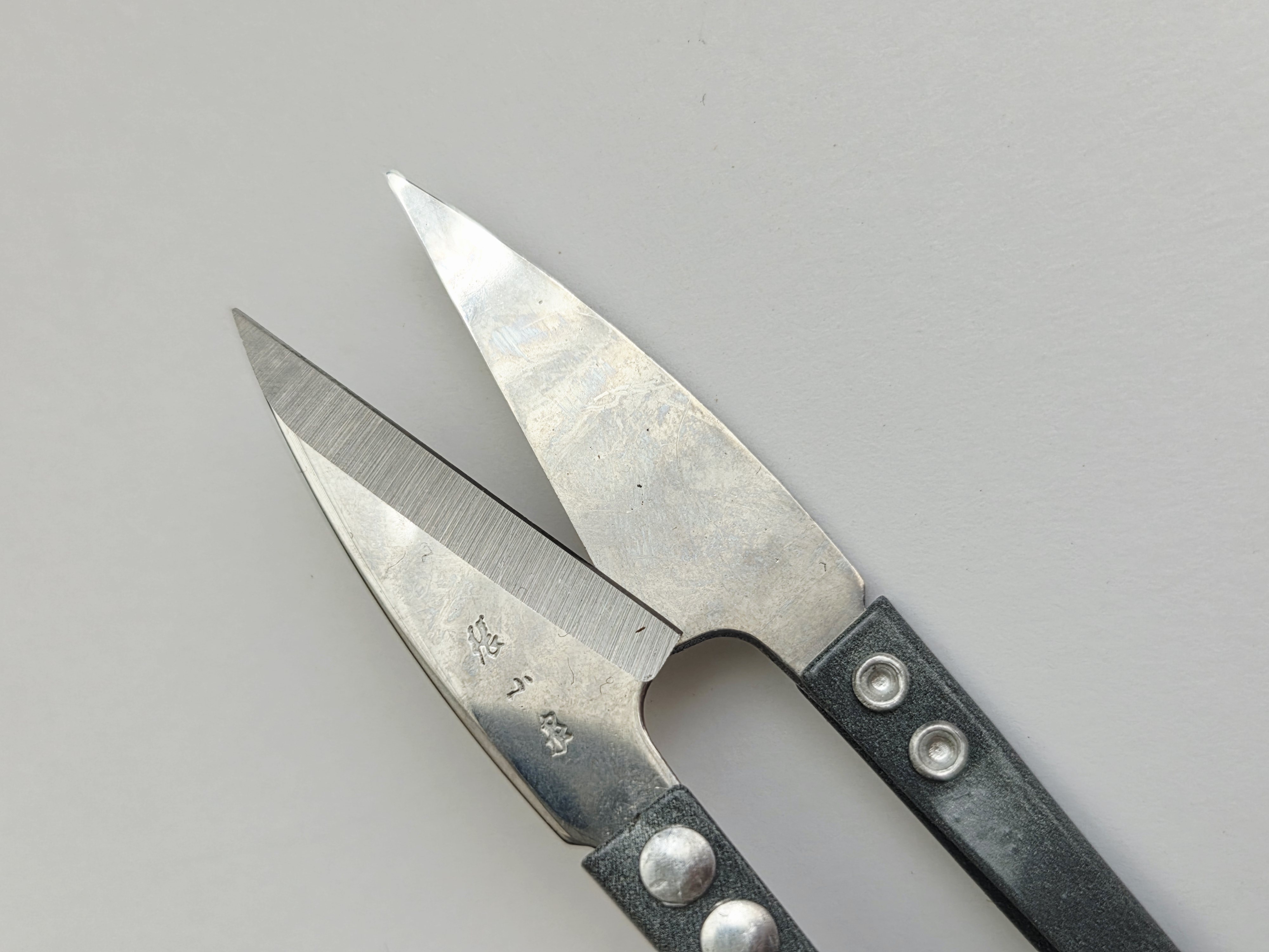 Vintage Japoniškos siūlų žirklutės (糸切りばさみ – itokiri basami)