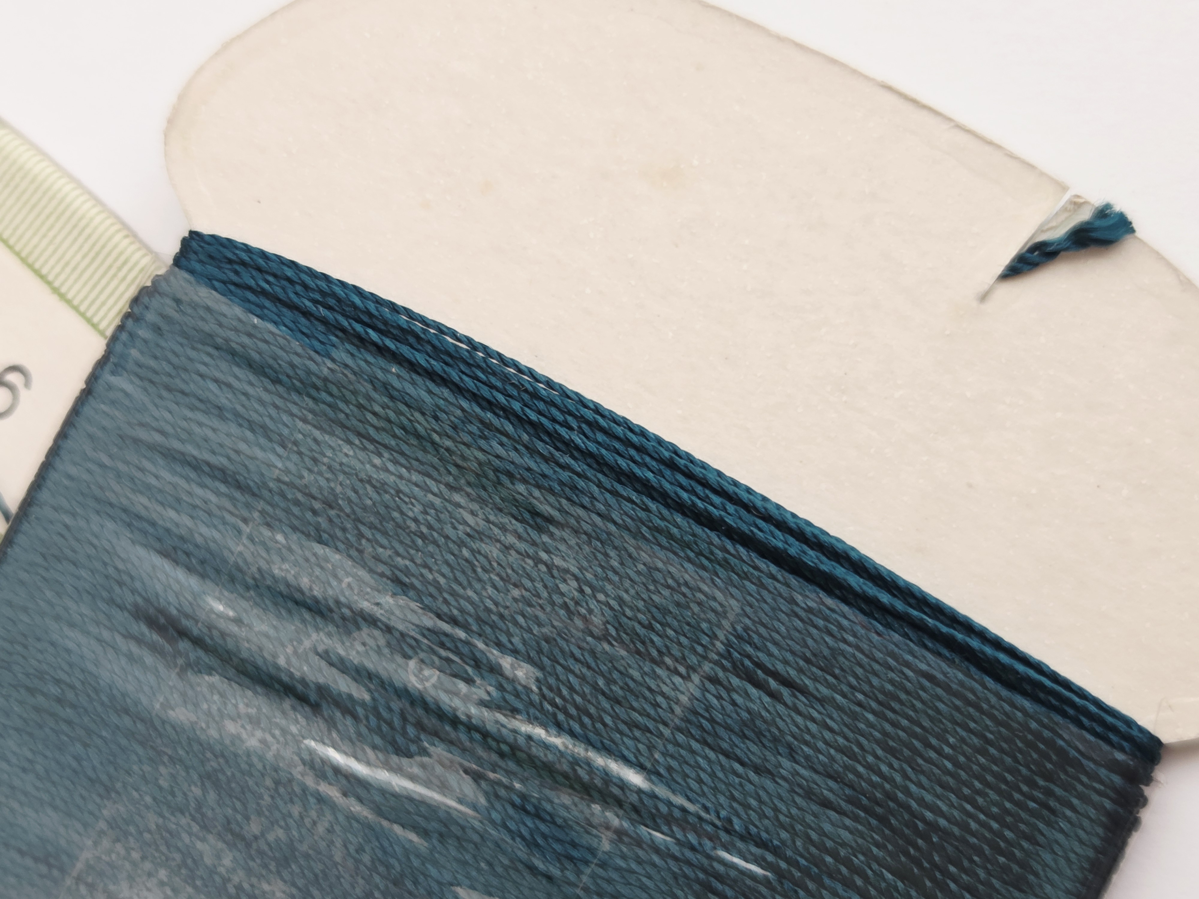 Tire 100% šilko siūlas