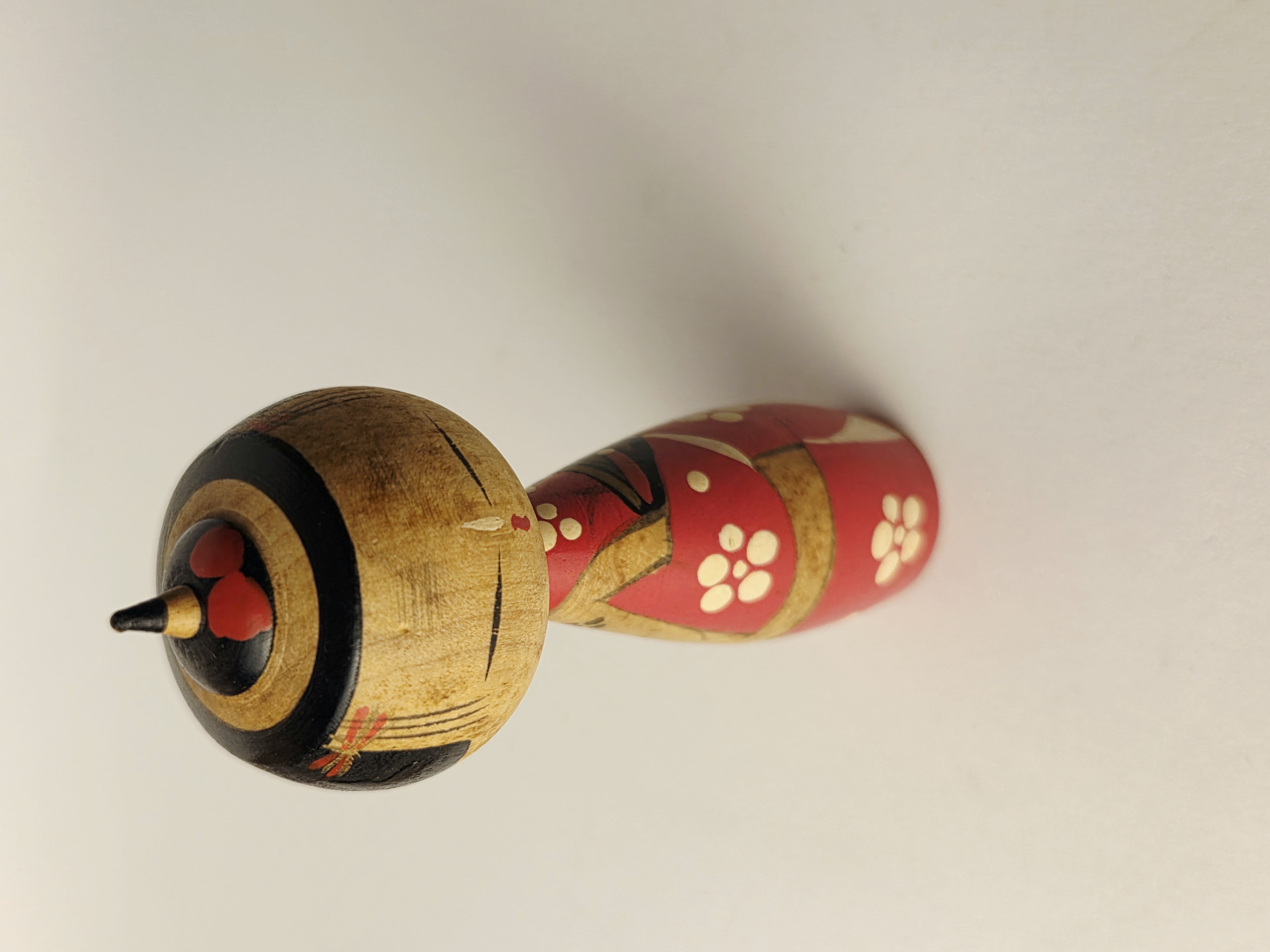 Vintage mini japoniška Kokeshi lėlė raudonu kimono
