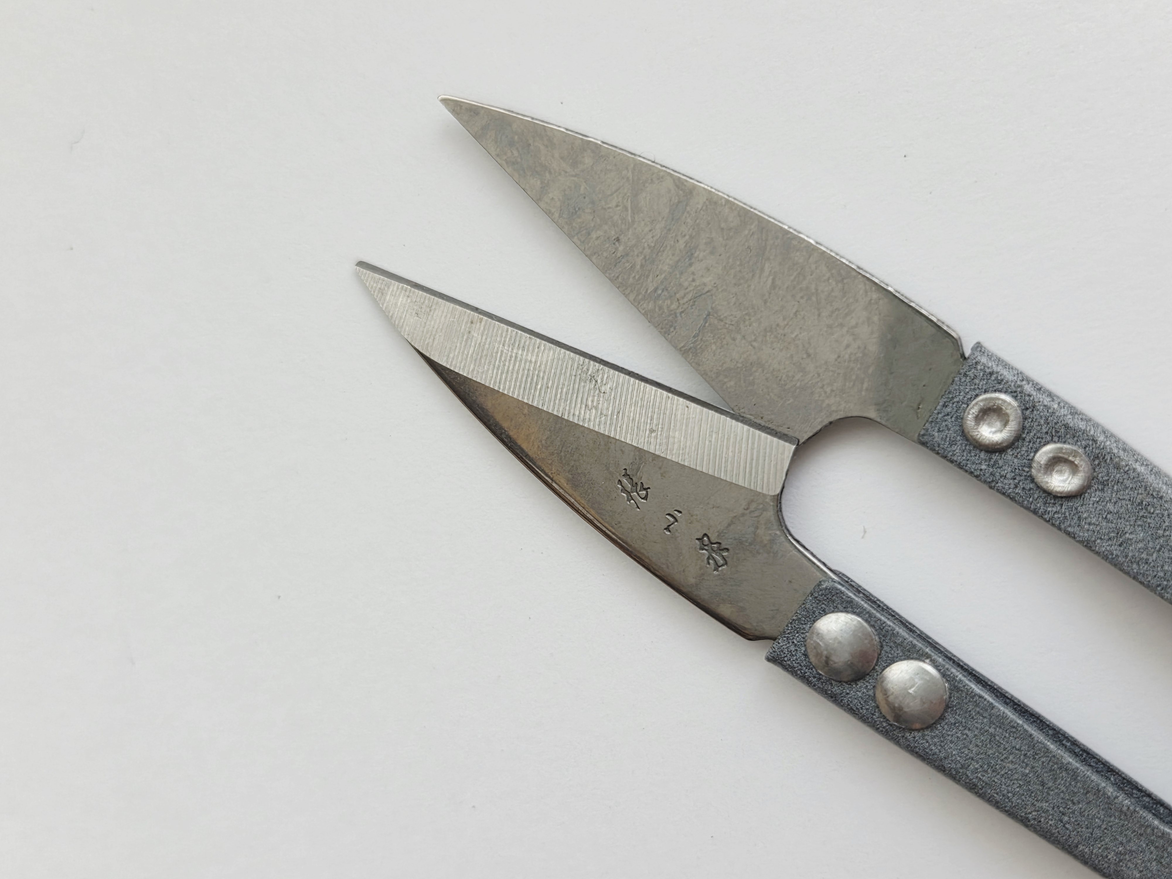 Vintage Japoniškos siūlų žirklutės (糸切りばさみ – itokiri basami)