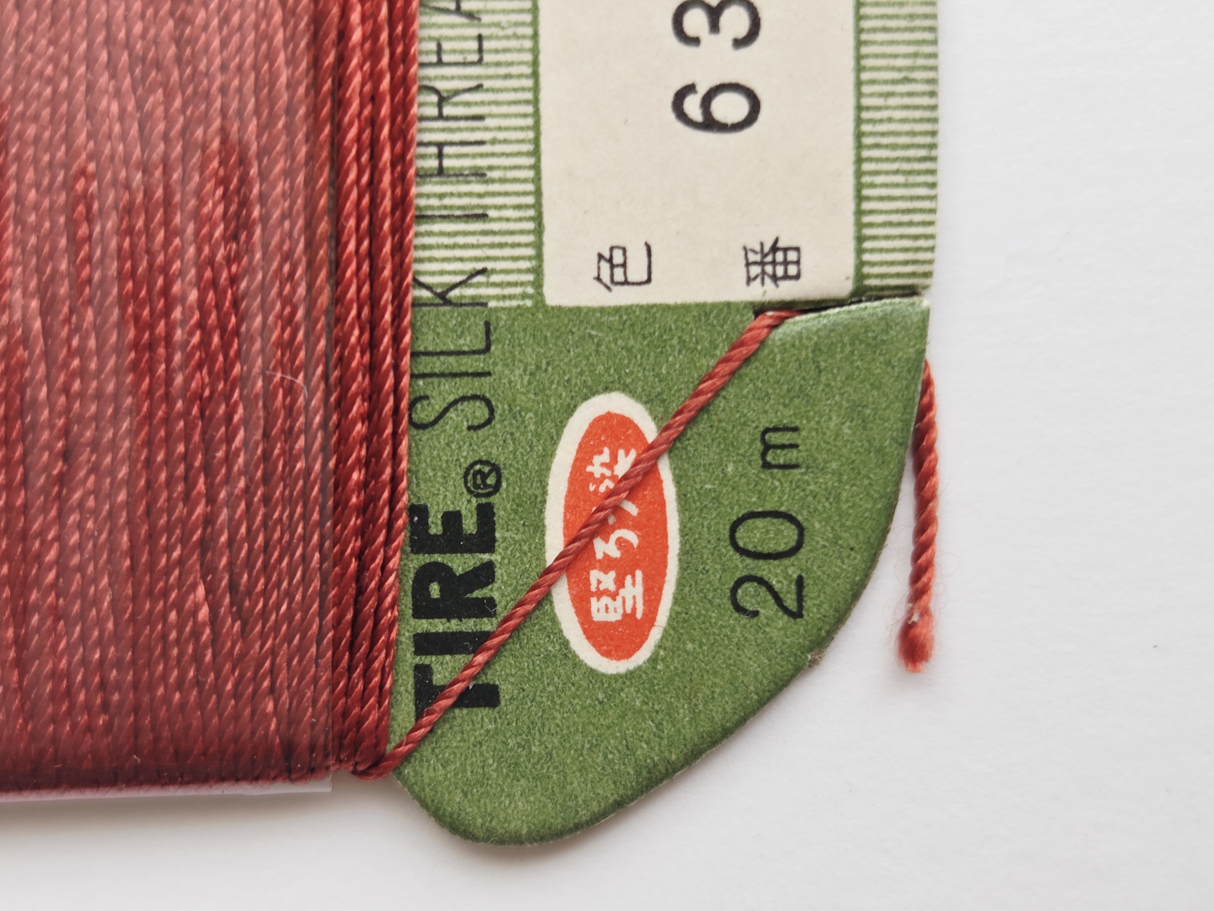 Tire 100% šilko siūlas