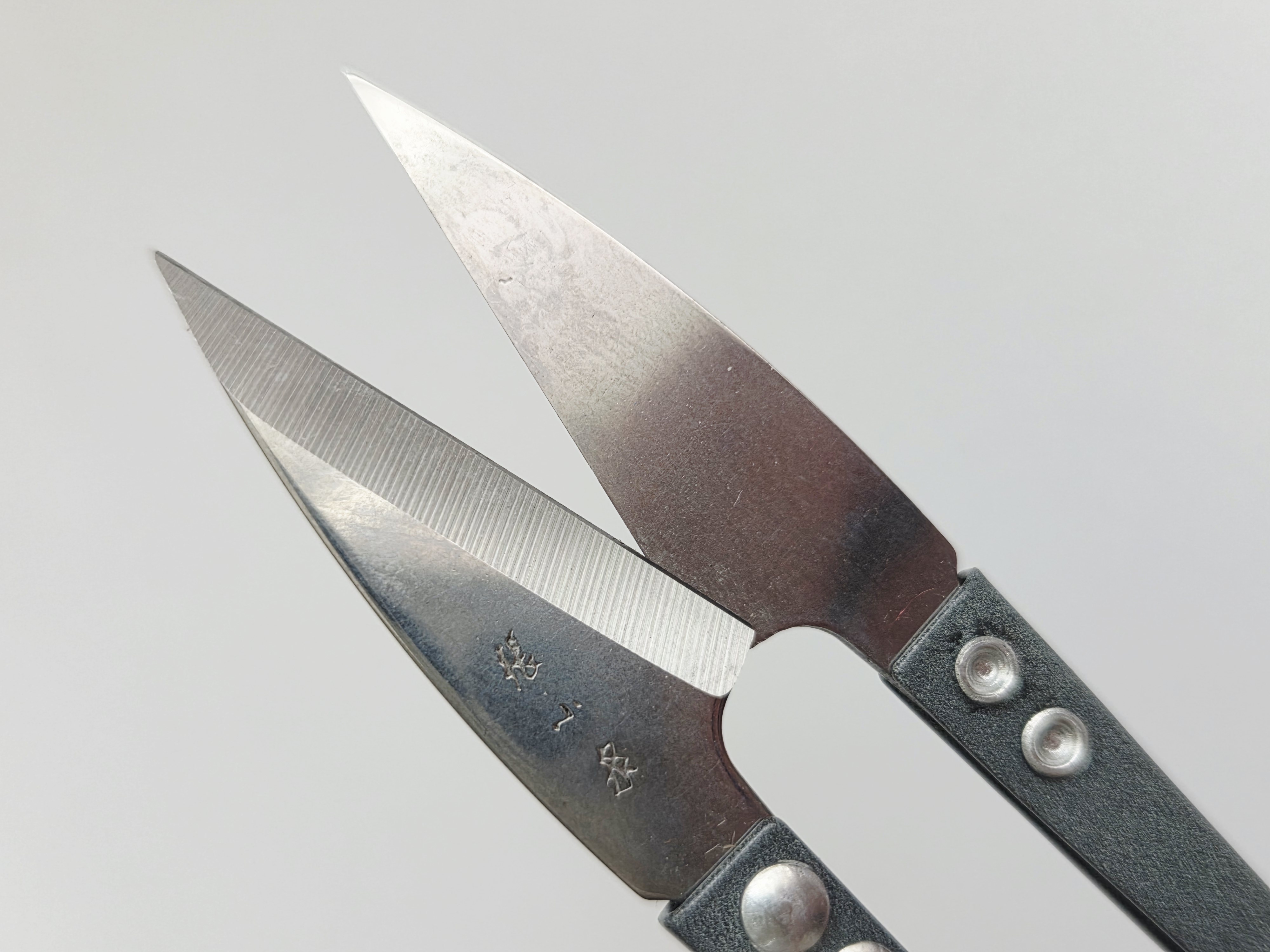 Vintage Japoniškos siūlų žirklutės (糸切りばさみ – itokiri basami)