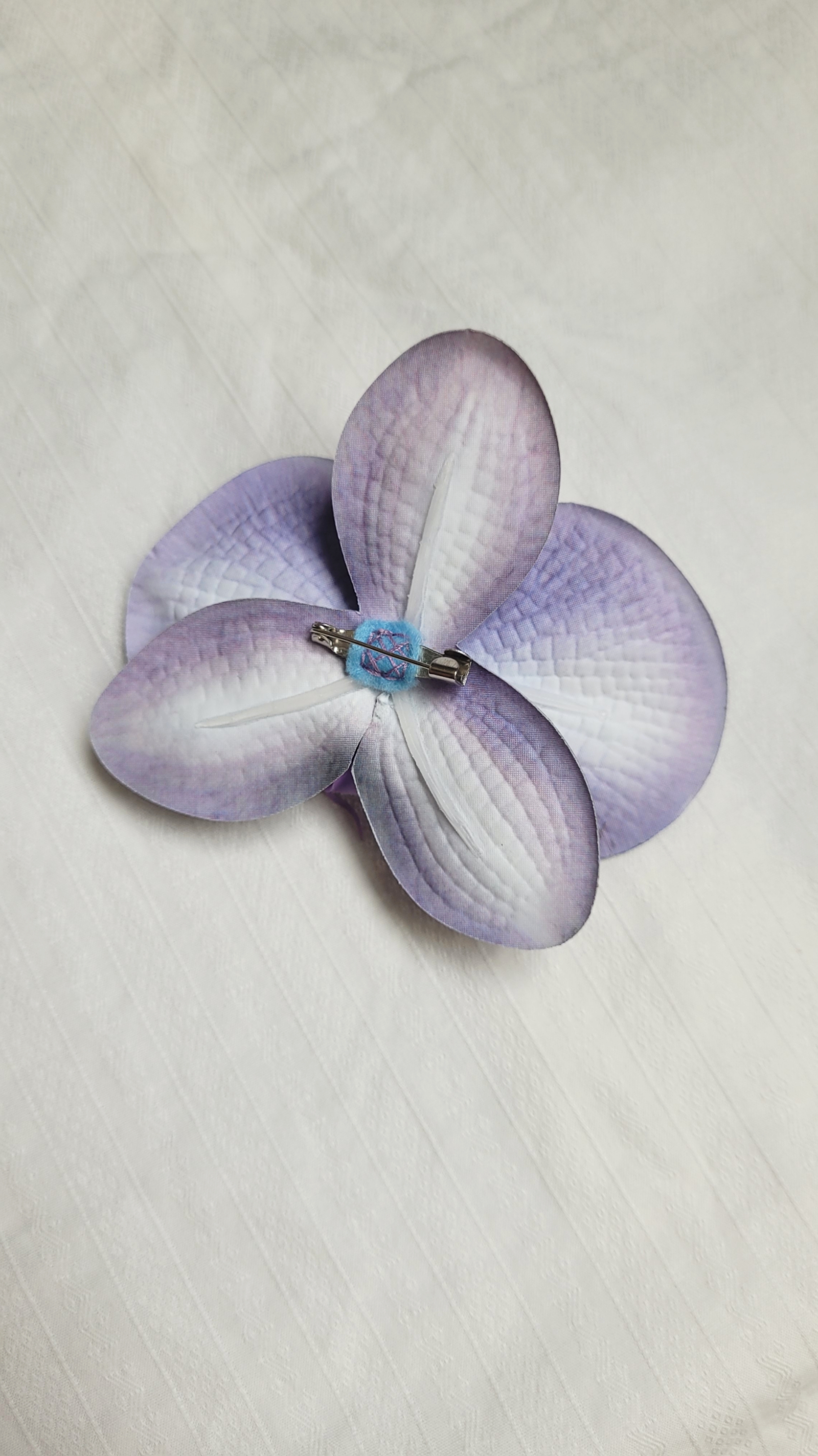 Broche orchidée violette