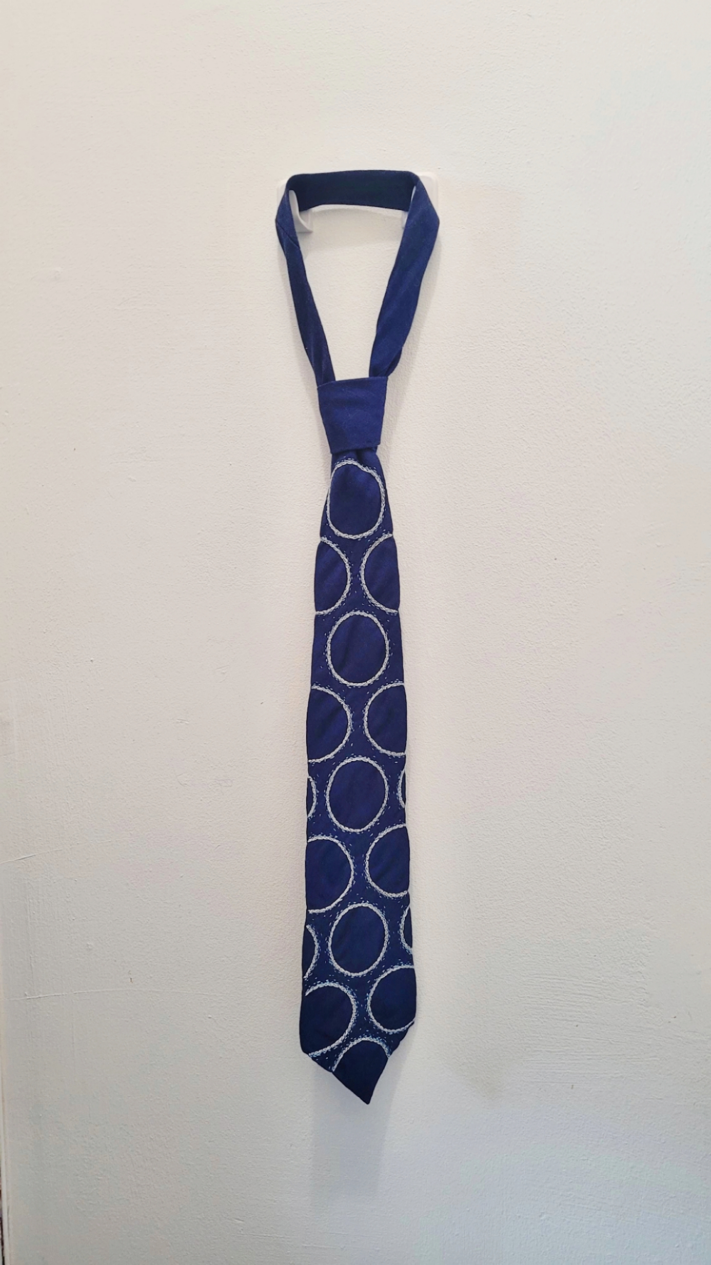 Cravate contre-forme - ronds