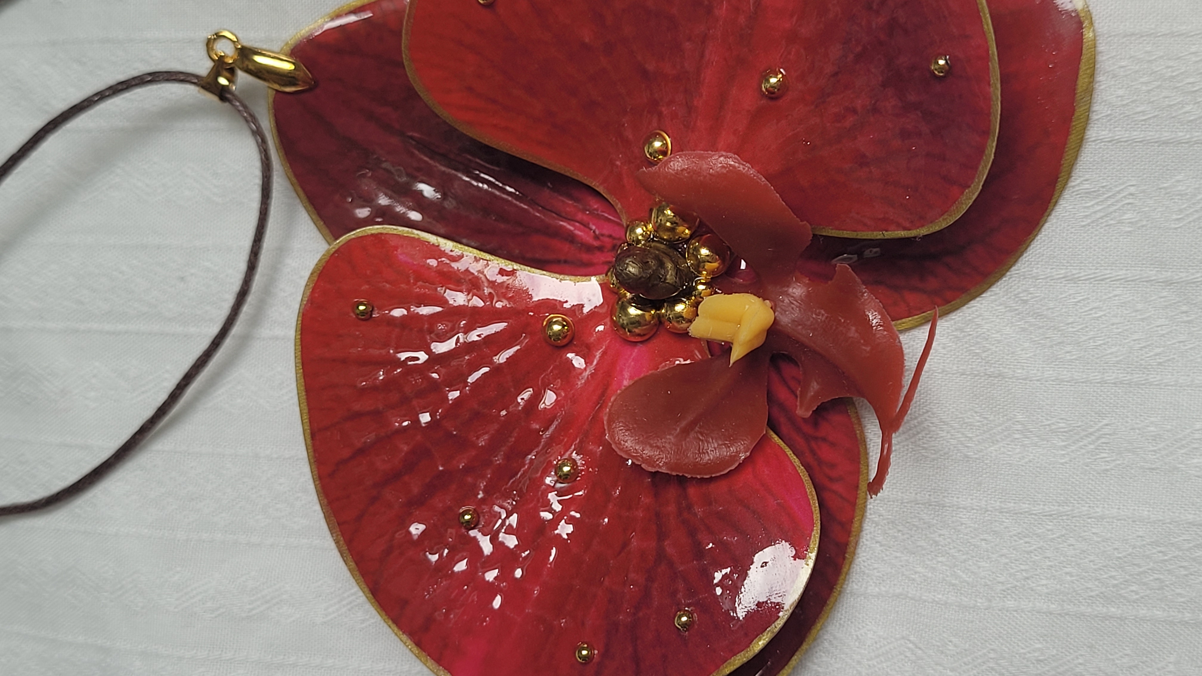 Collier orchidée rouge