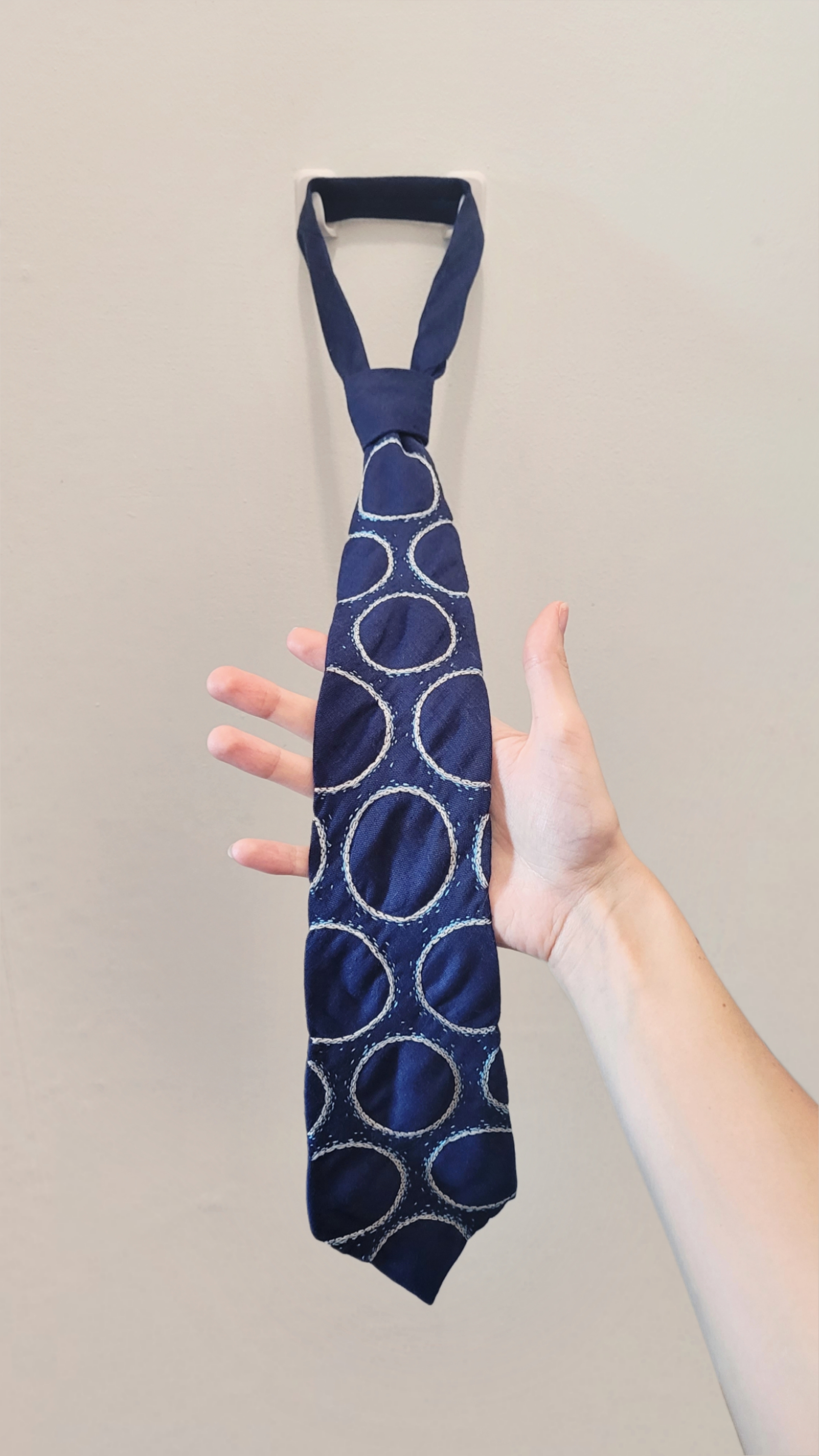 Cravate contre-forme - ronds