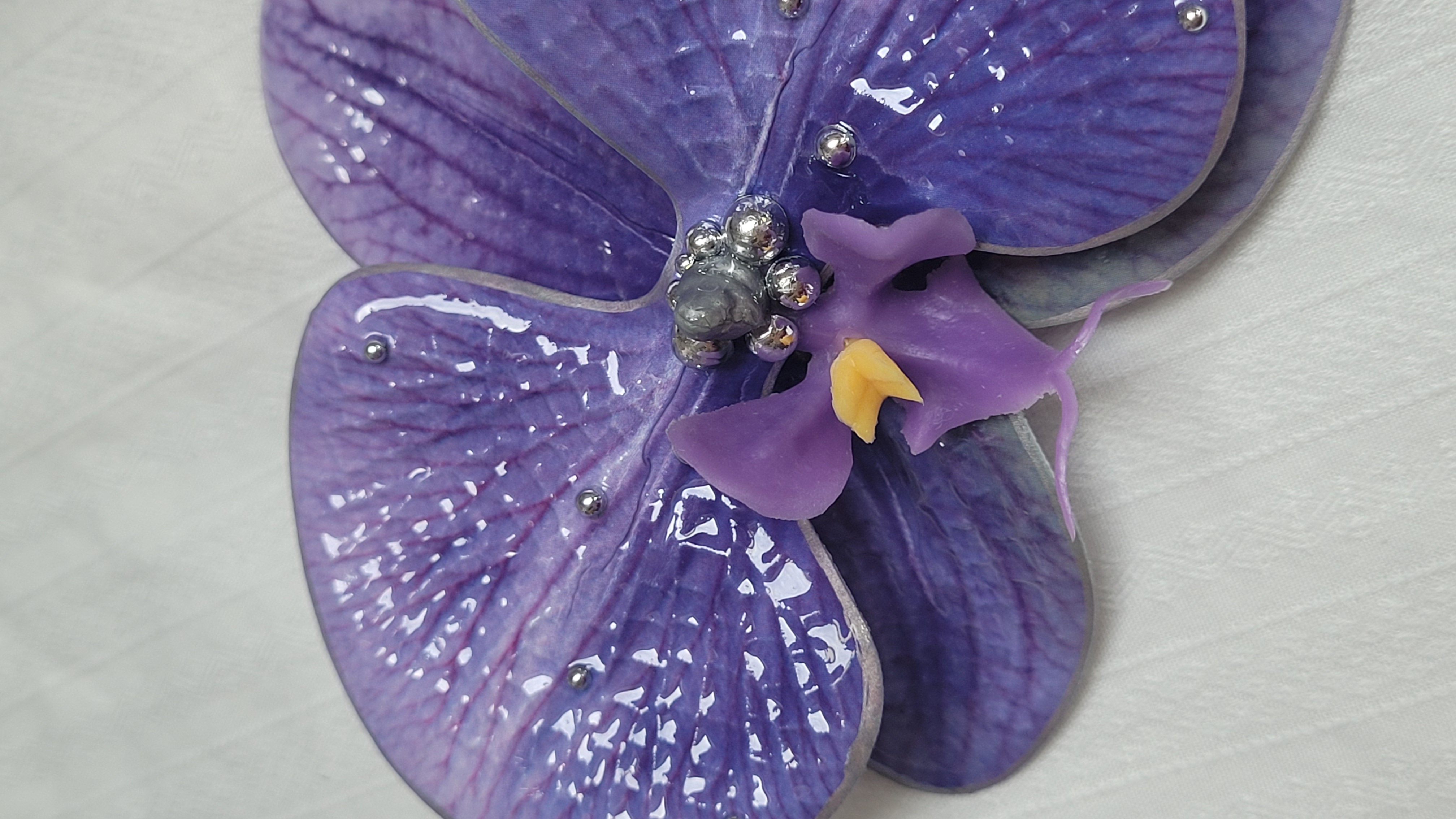 Broche orchidée violette