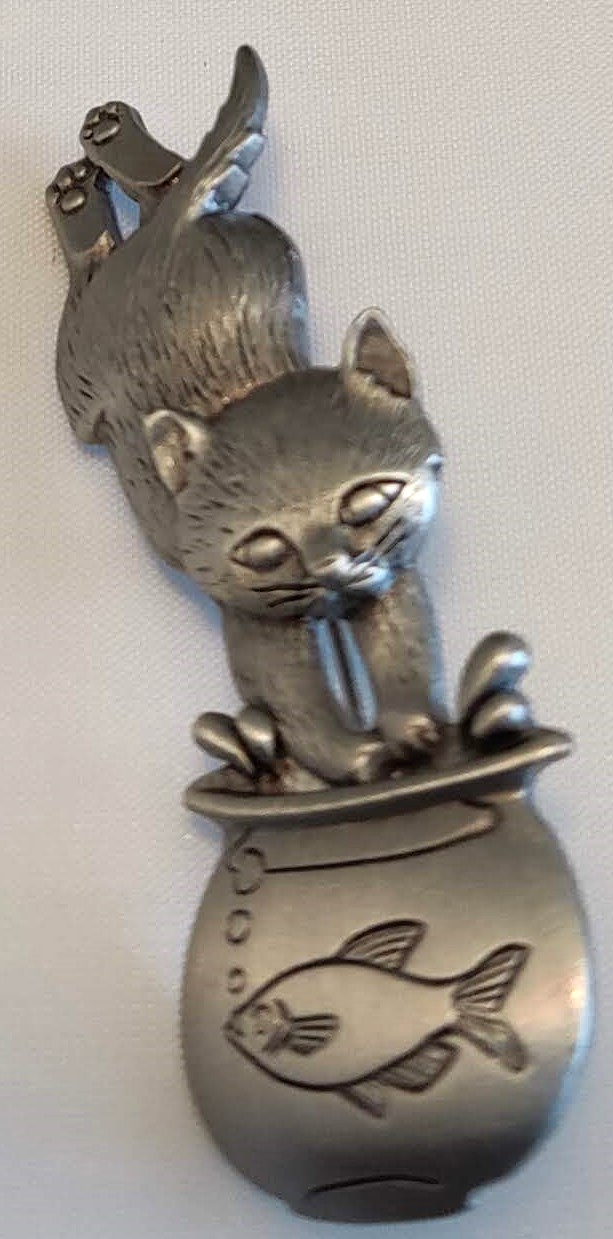 Vintage Signed Jonette Jewelry )JJ) Decorative Cat and Fish Pin