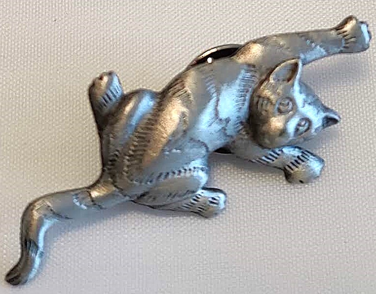 Vintage Signed Jonette Jewelry (JJ) Pewter Cat Pin