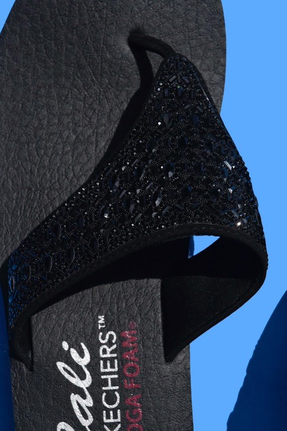 Skechers Cali Platform Yoga Foam Sandals