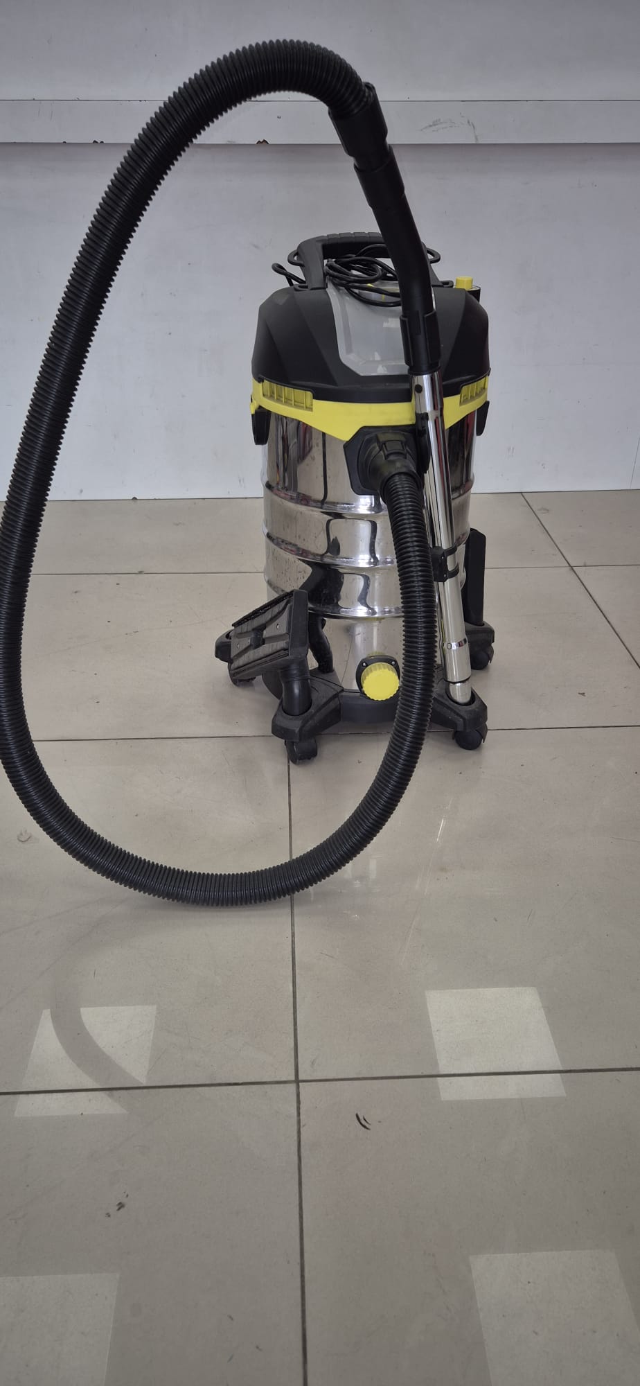 Aspirateur eau et poussière 30L 1400W ROYALTY LINE