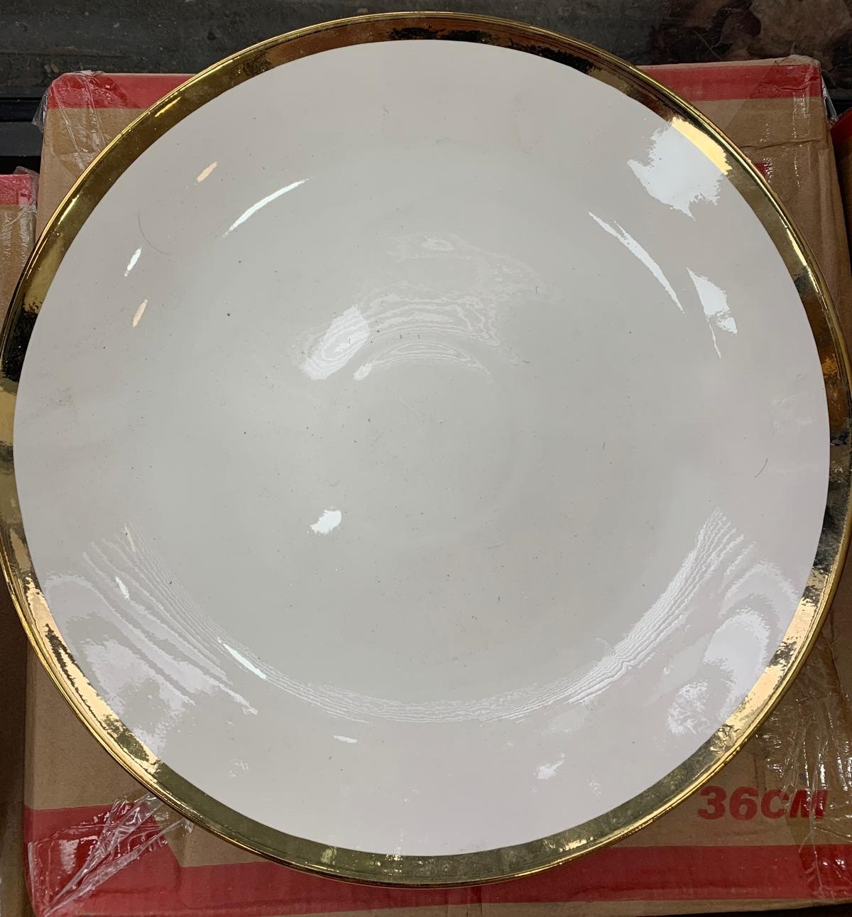 Assiette ronde bord doré de 26 à 46cm SWISS LINE