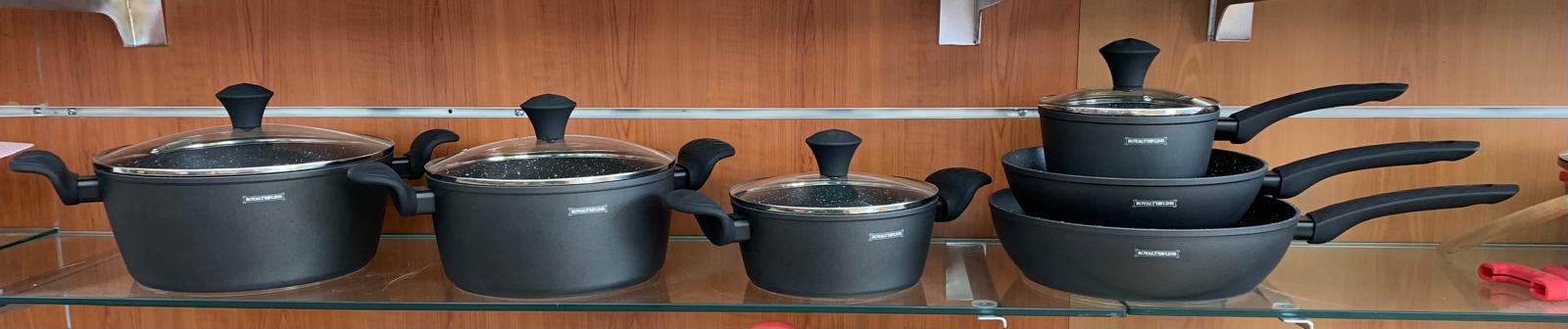 Batterie 10 pièces Noir-Rouge-Cuivré-Beige ROYALTY LINE