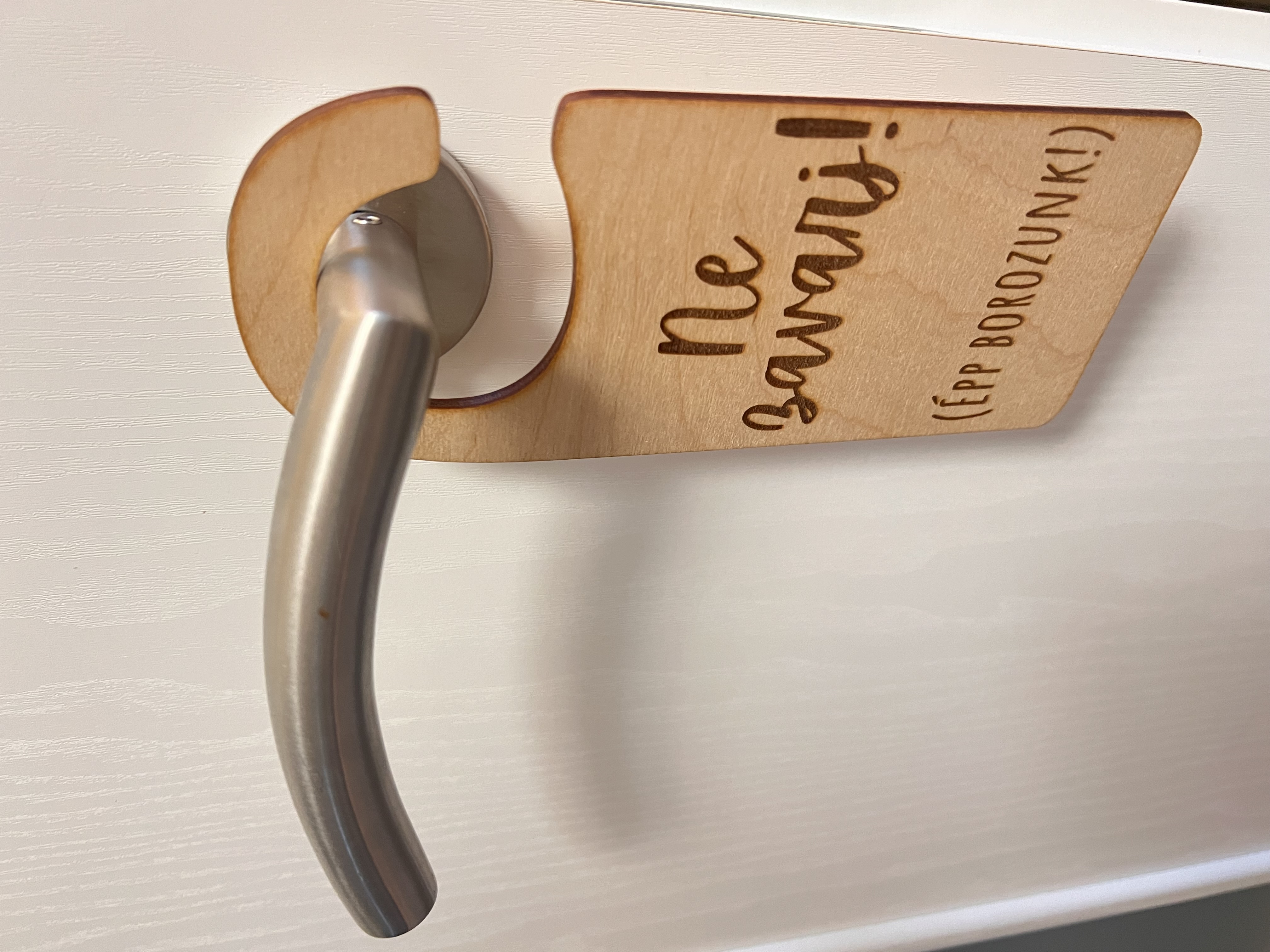 Ne zavarj! ajtódísz