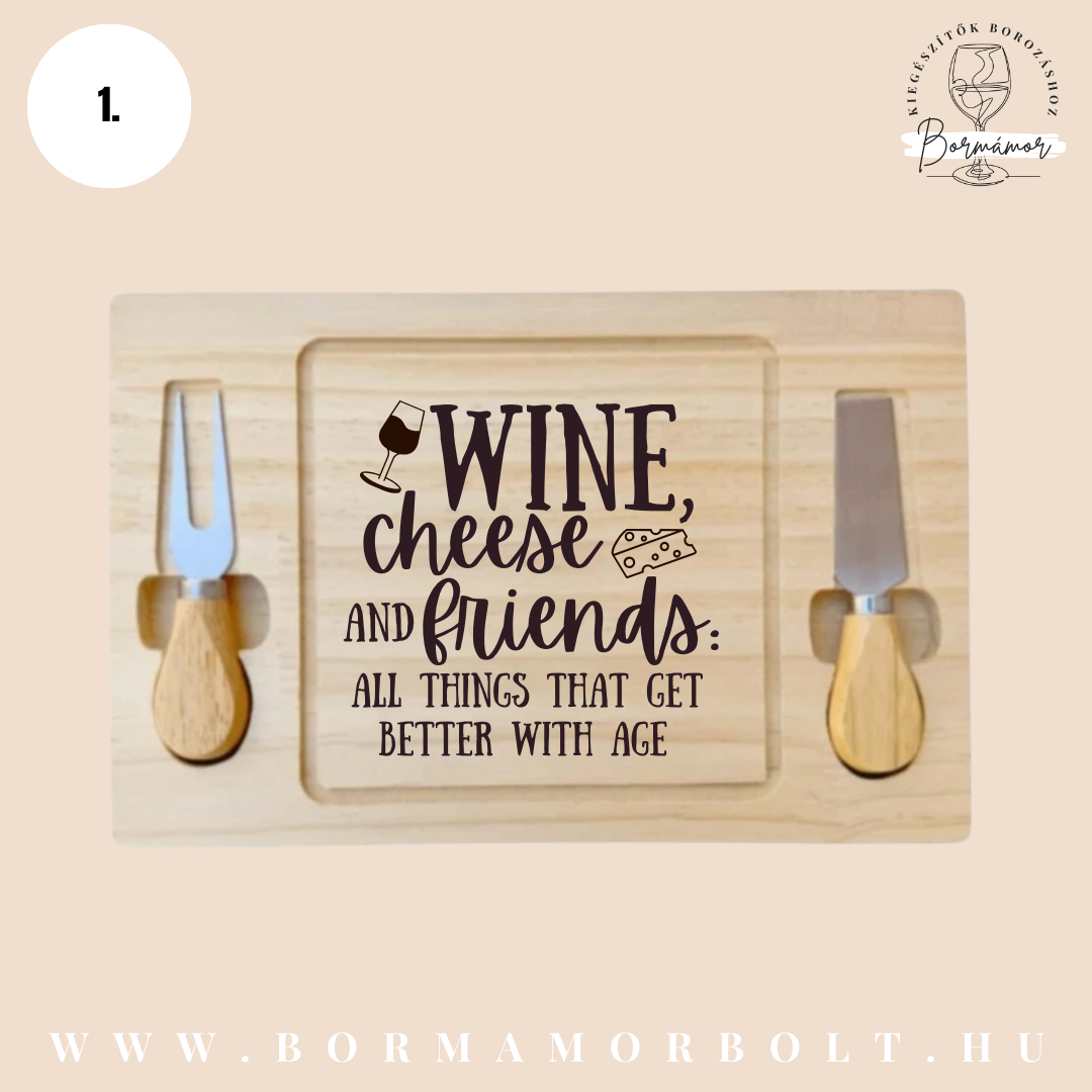 Gravírozott sajt tálaló, sajt késekkel