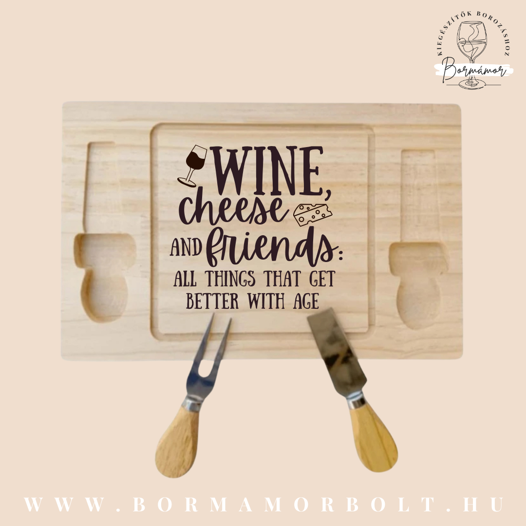 Gravírozott sajt tálaló, sajt késekkel