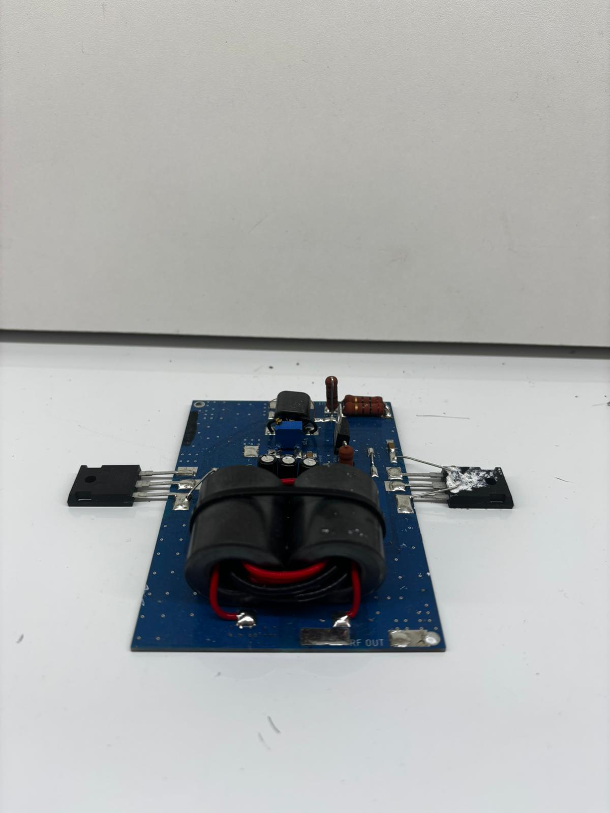 Eindversterkerprint – 50 V, 200 W Carrier / 800 W PEP, 0,5–3 MHz, Klasse AB