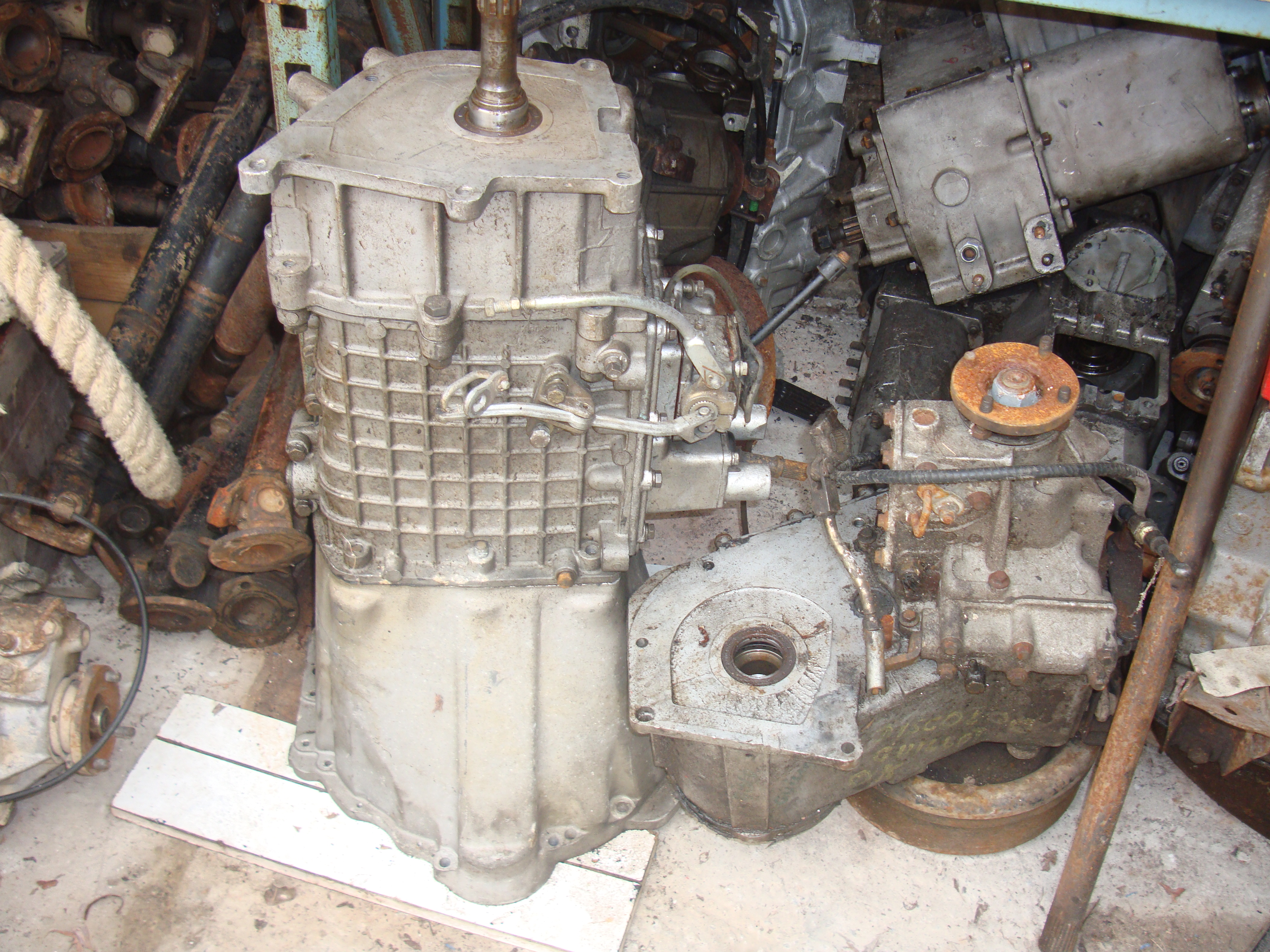 lot important de BV LT 85 / LT 77/ R 380 / BV AUTO ZF HP 22 / BT différents ratio 