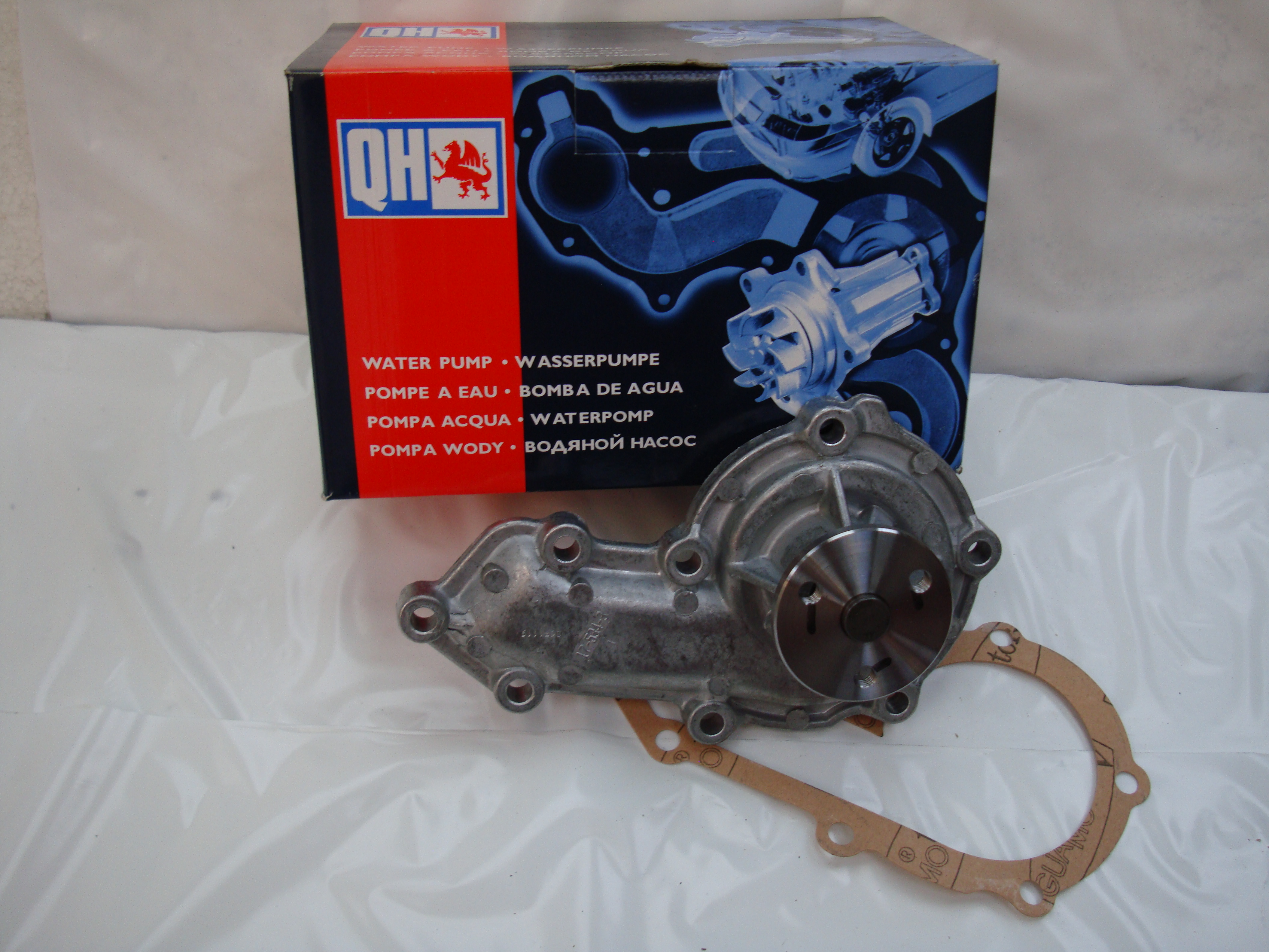 POMPE A EAU NEUVE POUR MOTEUR 300TDI DE MARQUE QH