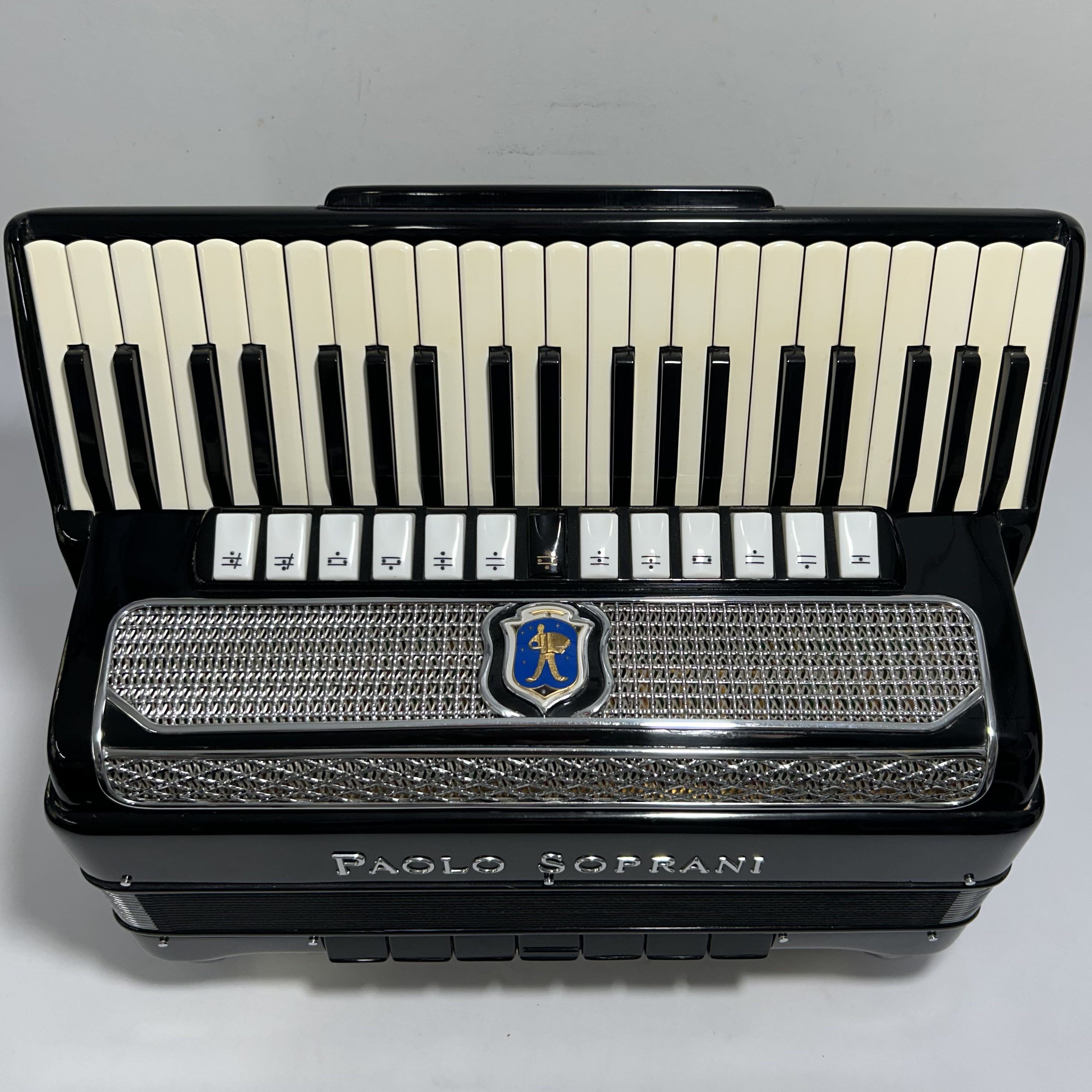 Acordeon Paolo Soprani - Quarta Oitavada - 13/7 Reg. - 11.7 kg - 49,5 cm 