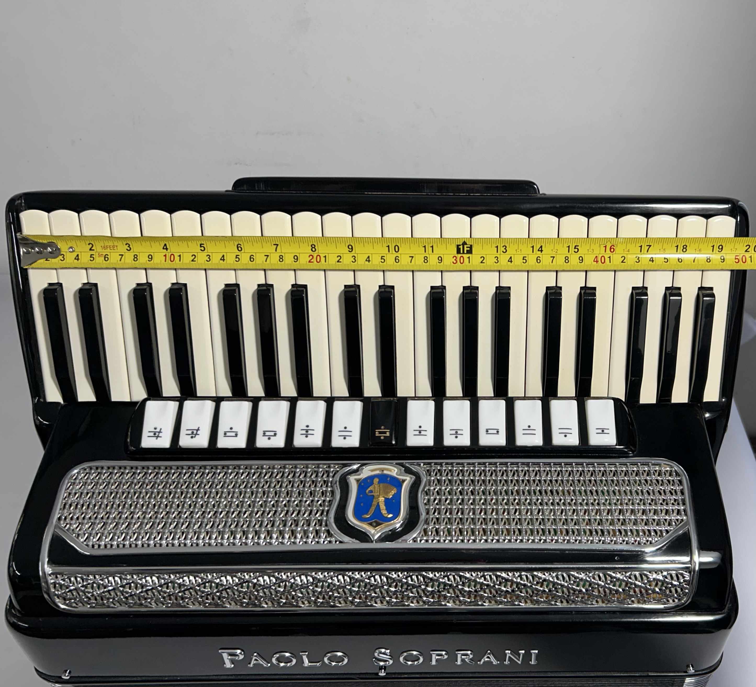 Acordeon Paolo Soprani - Quarta Oitavada - 13/7 Reg. - 11.7 kg - 49,5 cm 