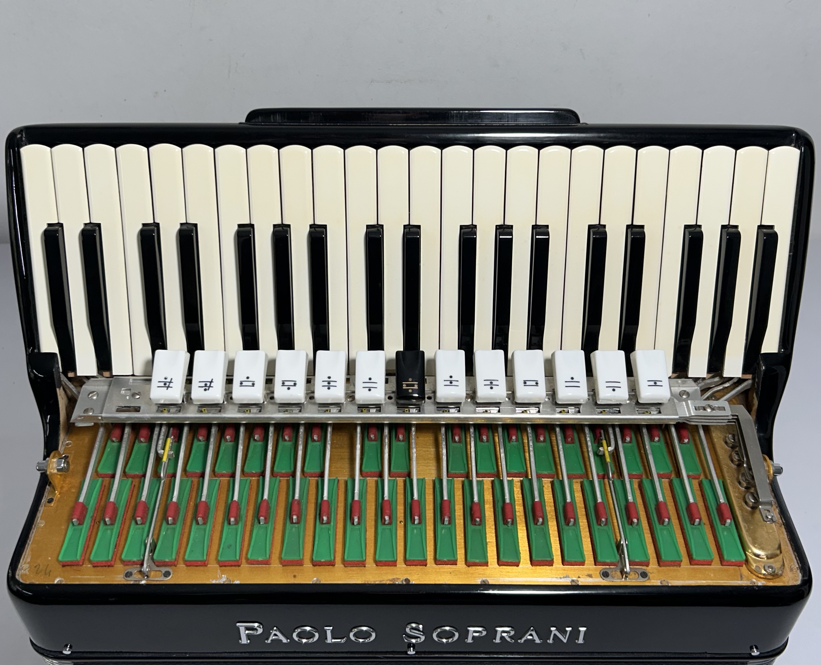 Acordeon Paolo Soprani - Quarta Oitavada - 13/7 Reg. - 11.7 kg - 49,5 cm 