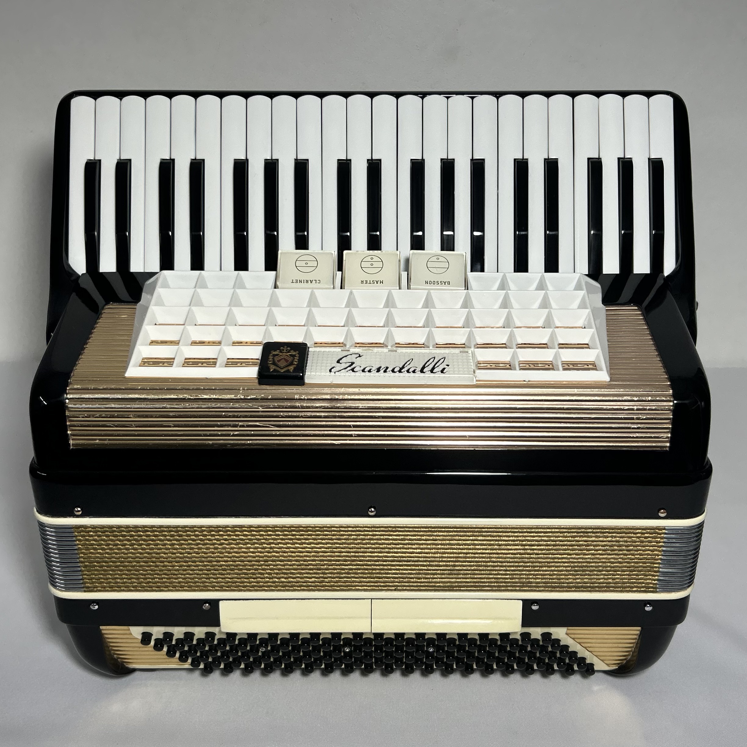 Acordeon Scandalli - Segunda de Voz - 3/2 Registros - 7.9 kg - 43 cm