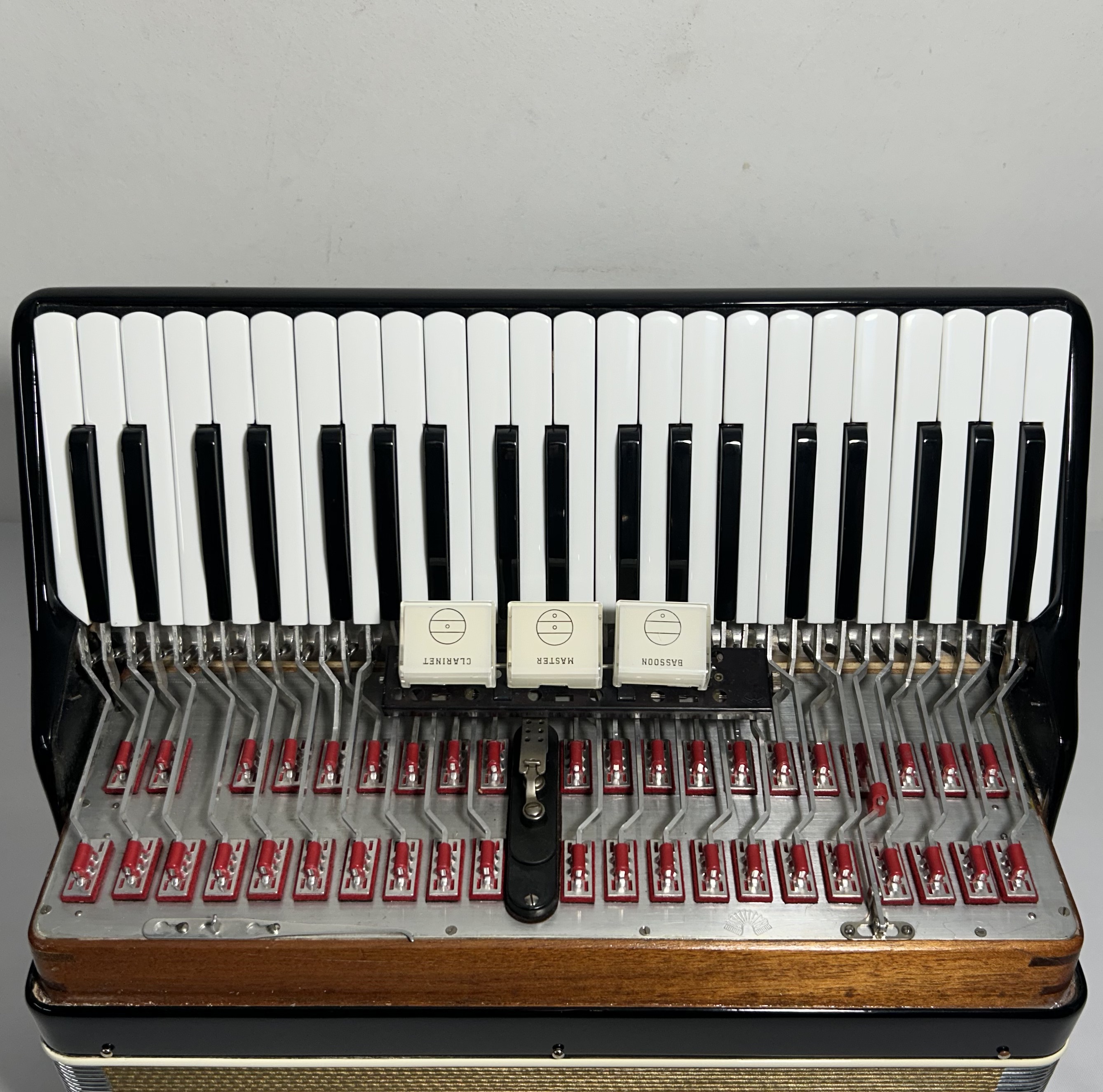 Acordeon Scandalli - Segunda de Voz - 3/2 Registros - 7.9 kg - 43 cm