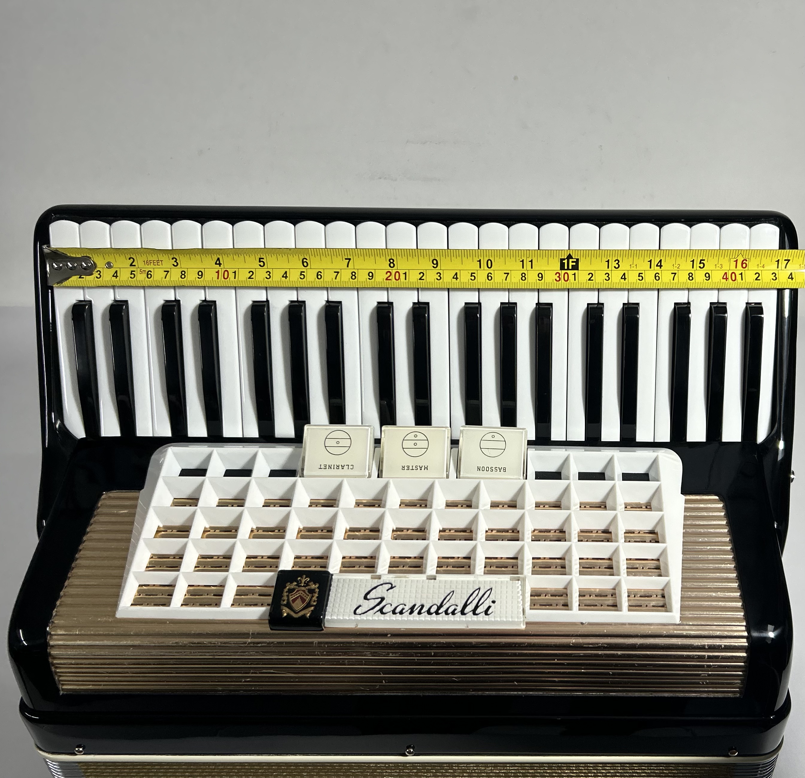 Acordeon Scandalli - Segunda de Voz - 3/2 Registros - 7.9 kg - 43 cm