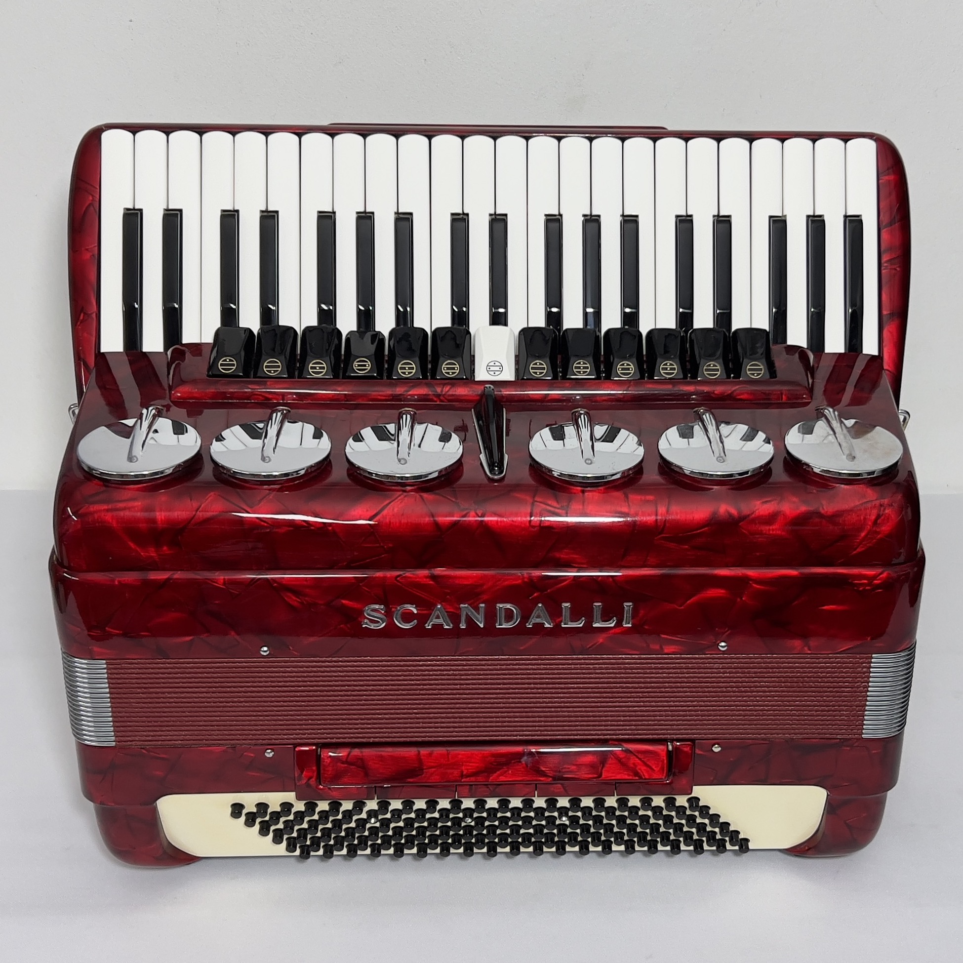 Acordeon Scandalli Brevetto - Quarta de Voz - 13/6 Registros - 11.9 kg - 48 cm