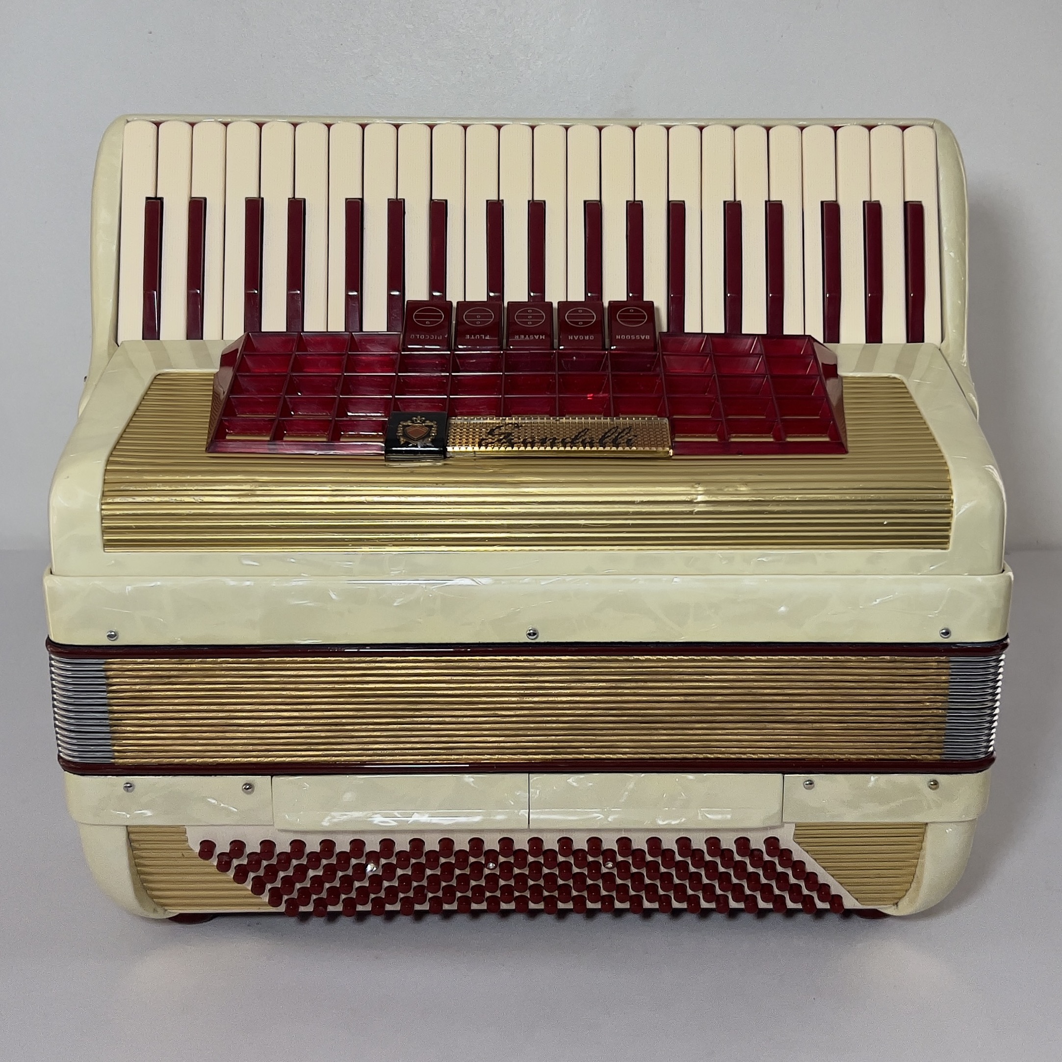Acordeon Scandalli Favo de Mel - Terça Oitavada - 5/2 Reg - 8.5 kg - 43 cm
