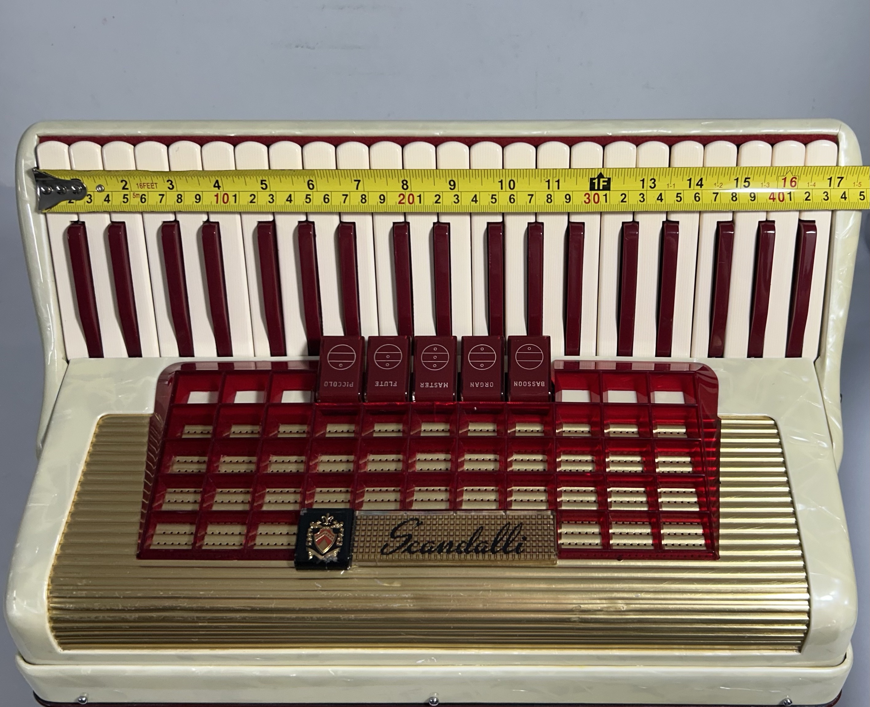 Acordeon Scandalli Favo de Mel - Terça Oitavada - 5/2 Reg - 8.5 kg - 43 cm 