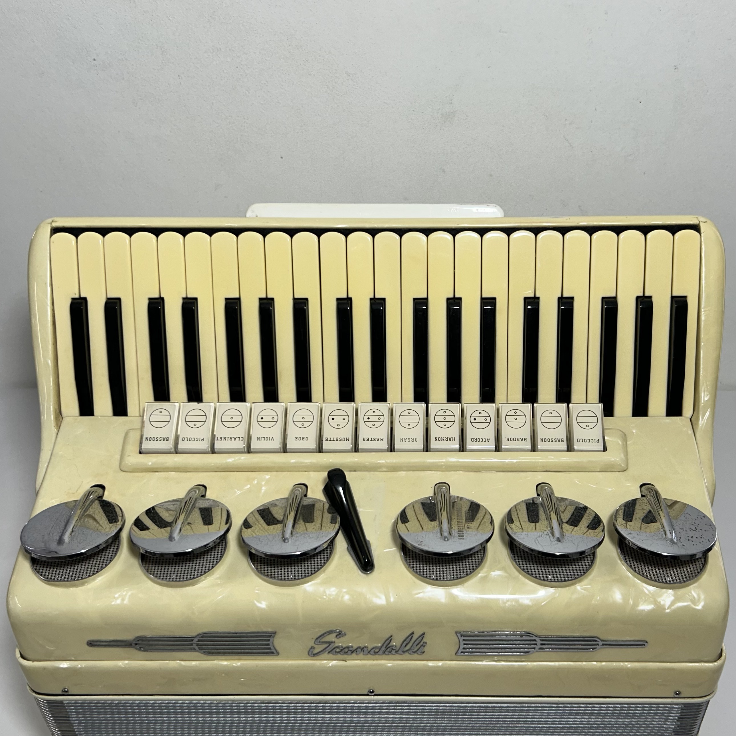 PROMOÇÃO - Acordeon Scandalli - Quarta de voz - 13/6 Registros - 11.5 kg - 48 cm