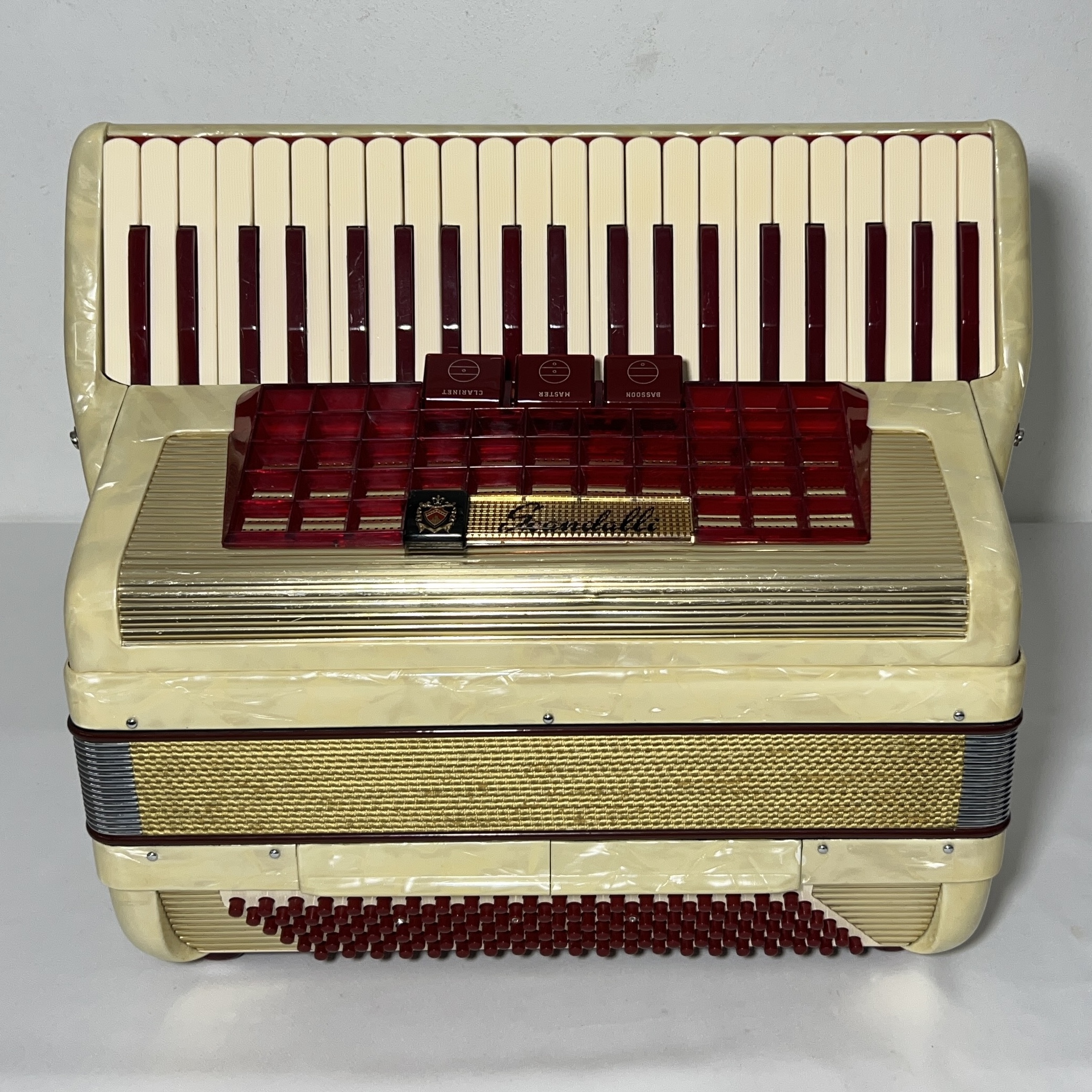 Acordeon Scandalli Favo de Mel - Segunda de voz - 3/2 Registros - 8.3 kg - 45,5 cm